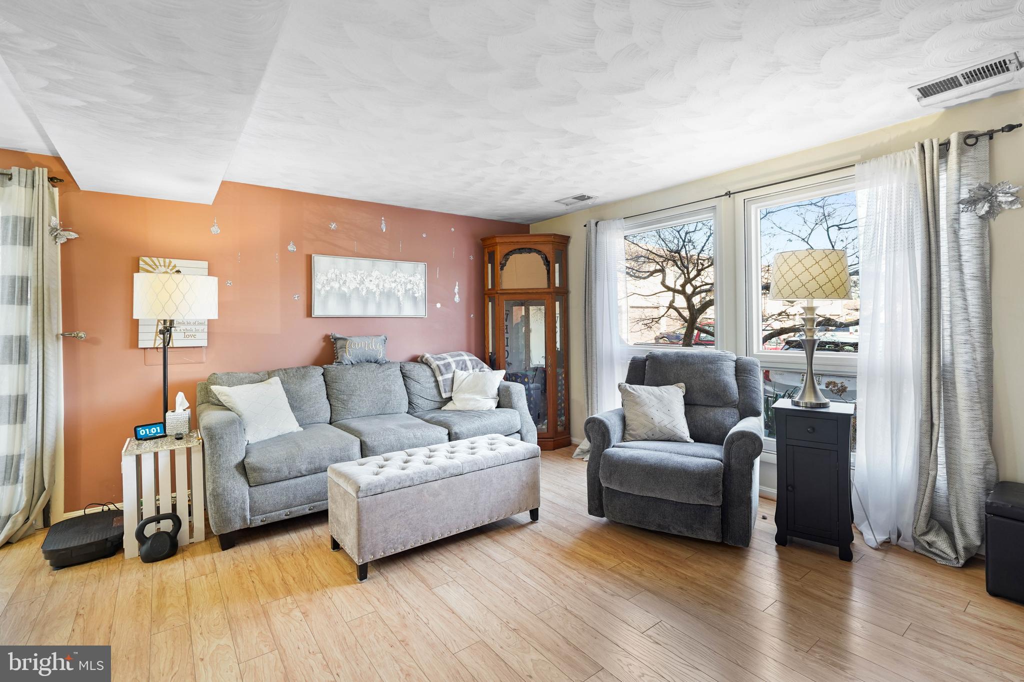 WOODSIDE SQUARE - Residential