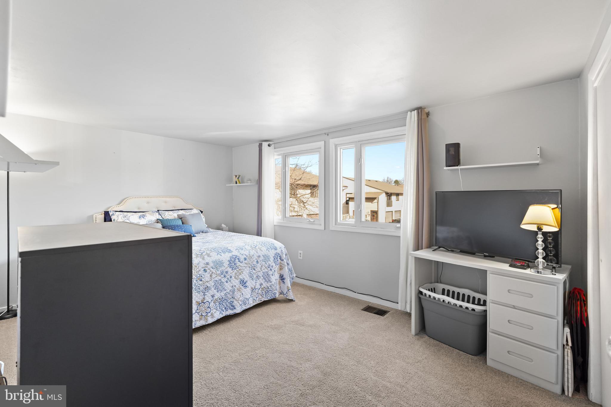 WOODSIDE SQUARE - Residential