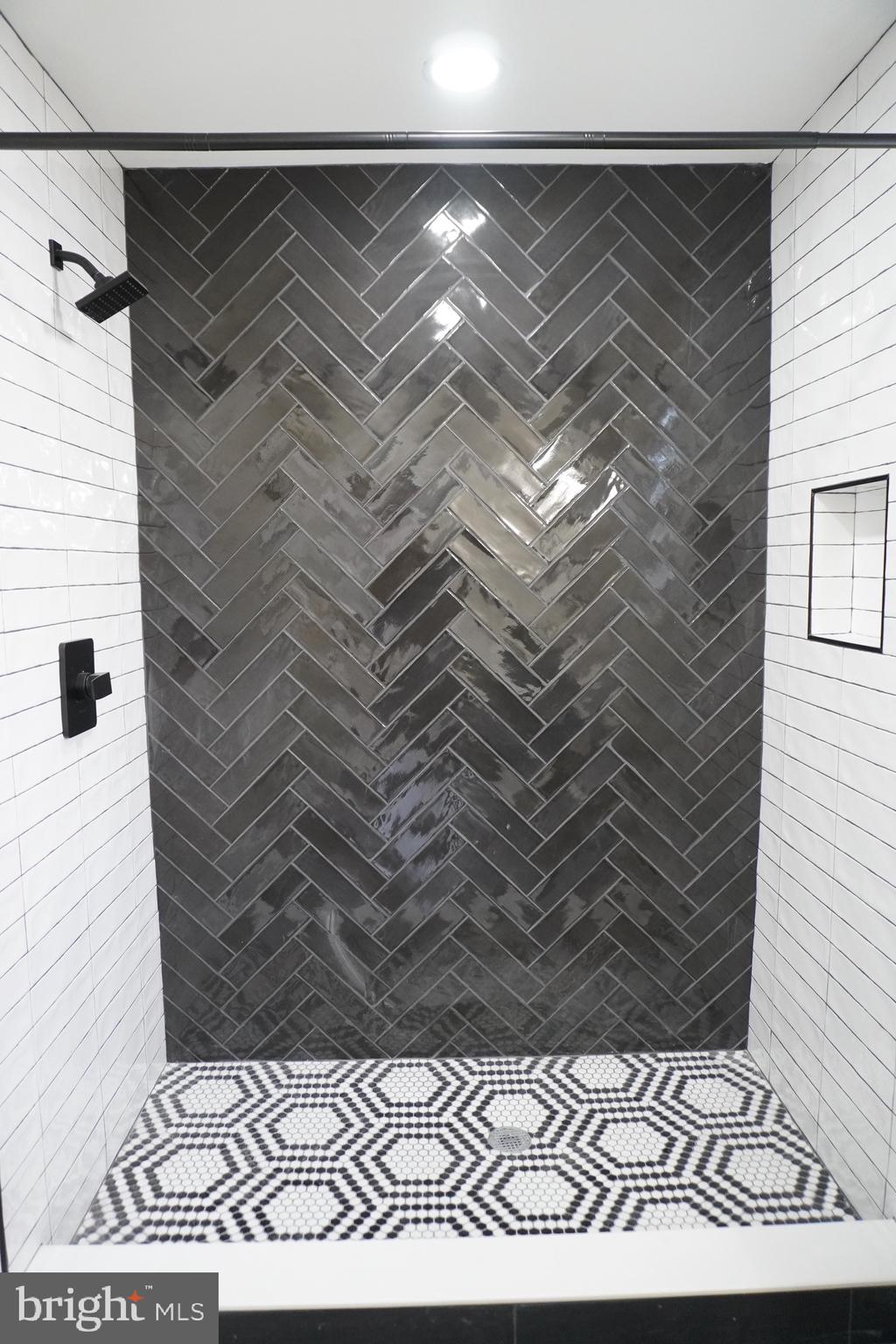 MAKEFIELD GLEN - Residential Lease