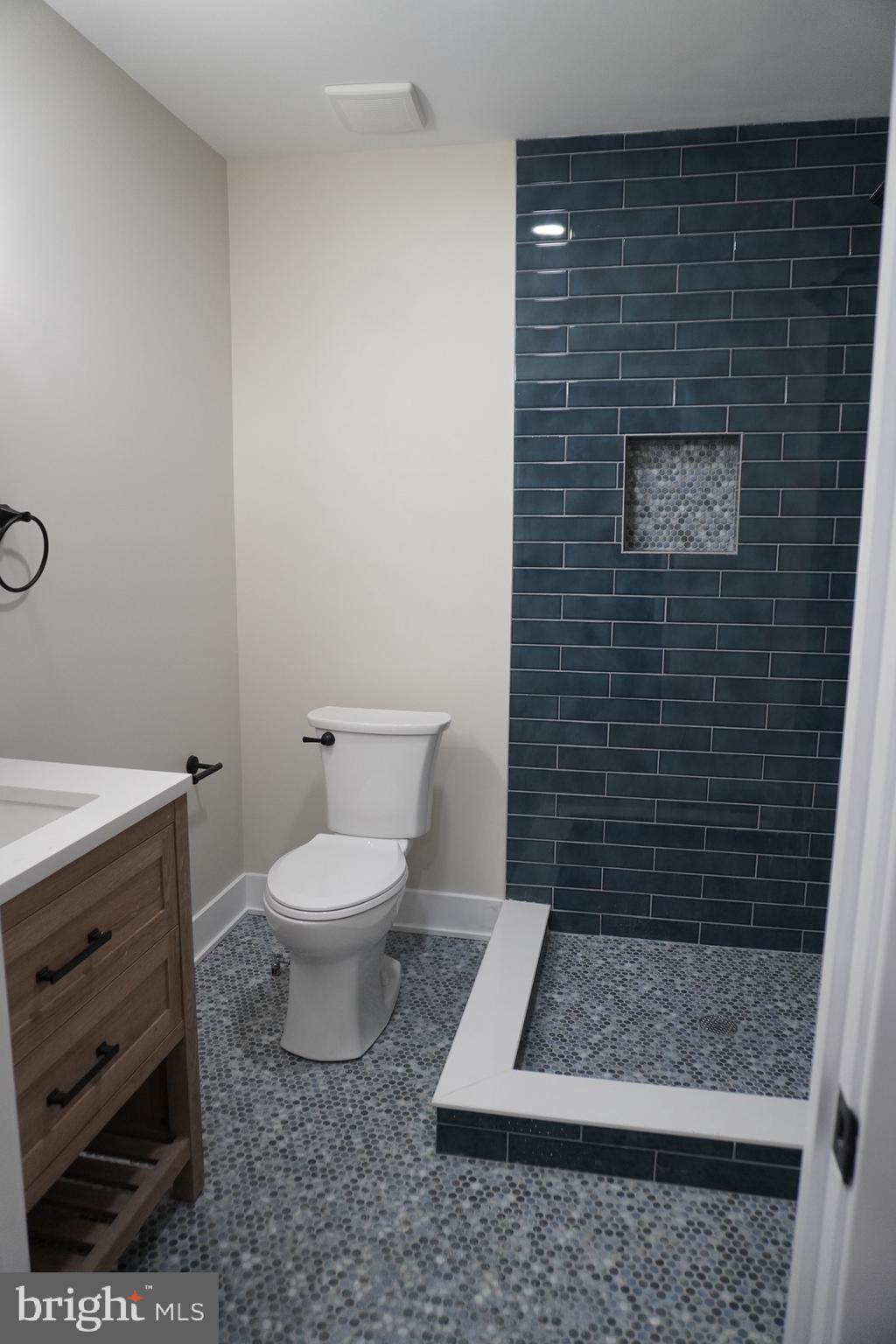 MAKEFIELD GLEN - Residential Lease