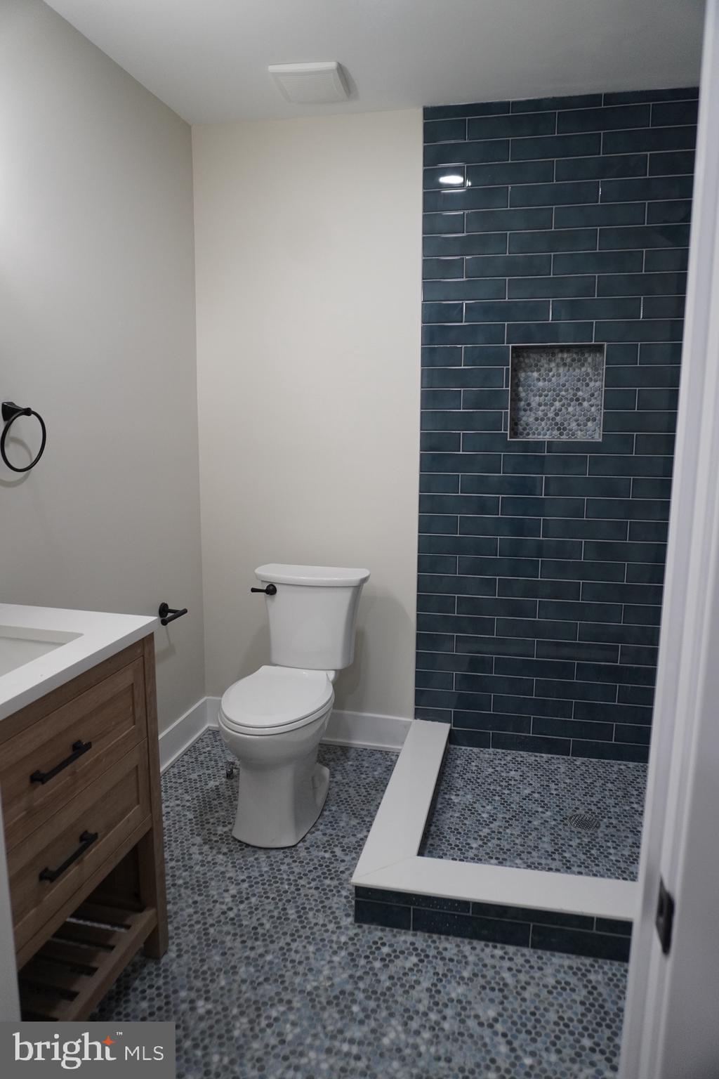 MAKEFIELD GLEN - Residential Lease