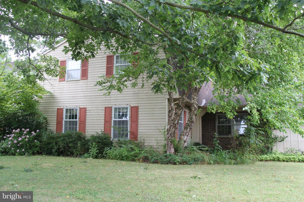 Photo of 446 Chowning Place, Lancaster, PA 17601 (MLS # PALA2053822)
