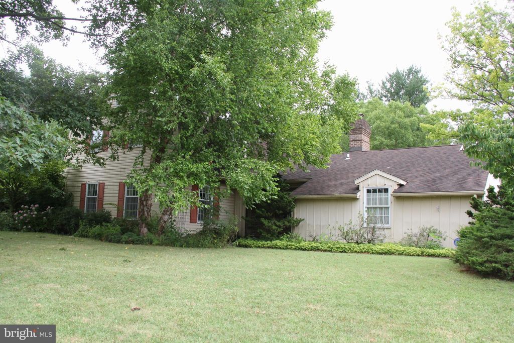 Photo of 446 Chowning Place, Lancaster, PA 17601 (MLS # PALA2053822)