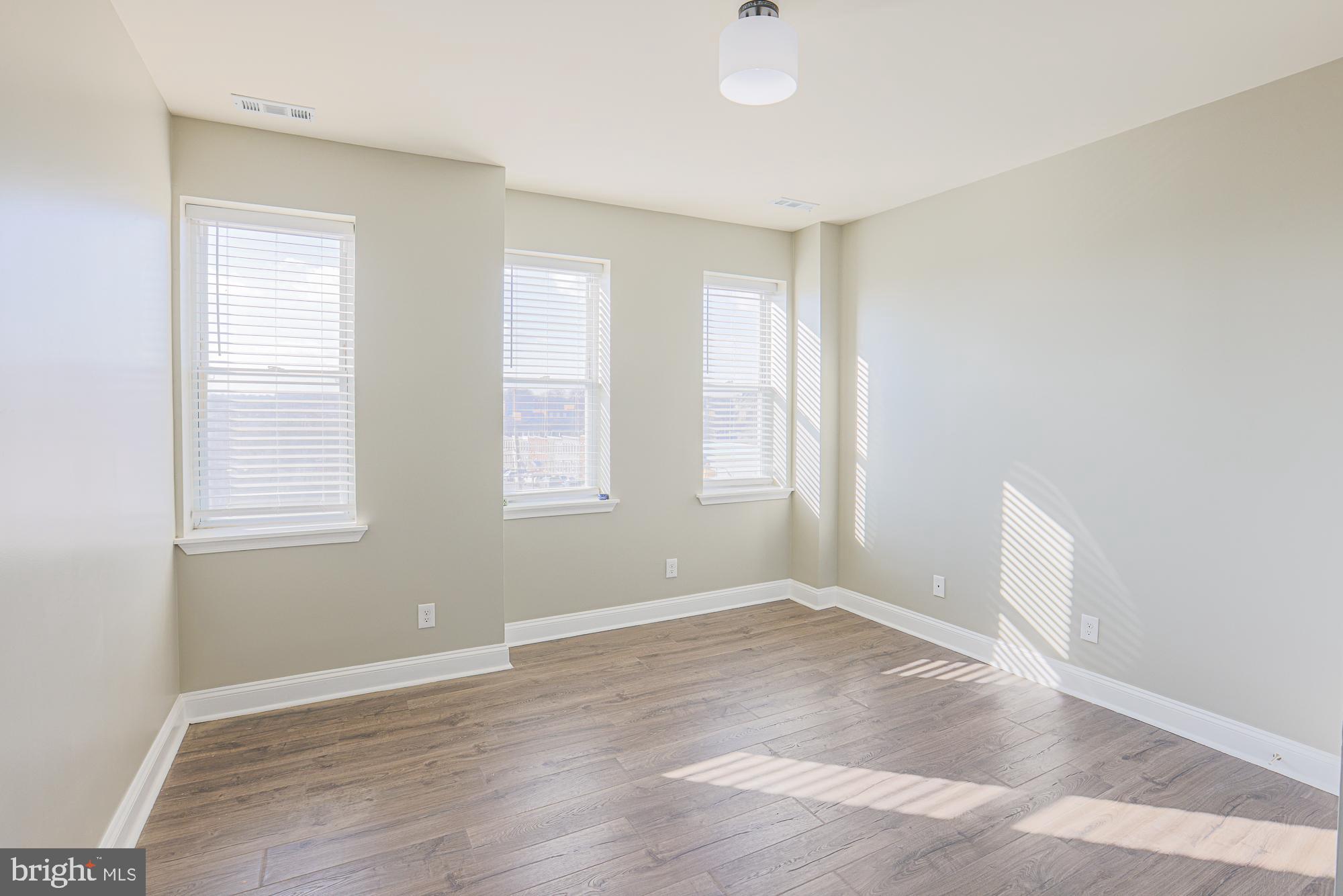 SANDTOWN-WINCHESTER - Residential