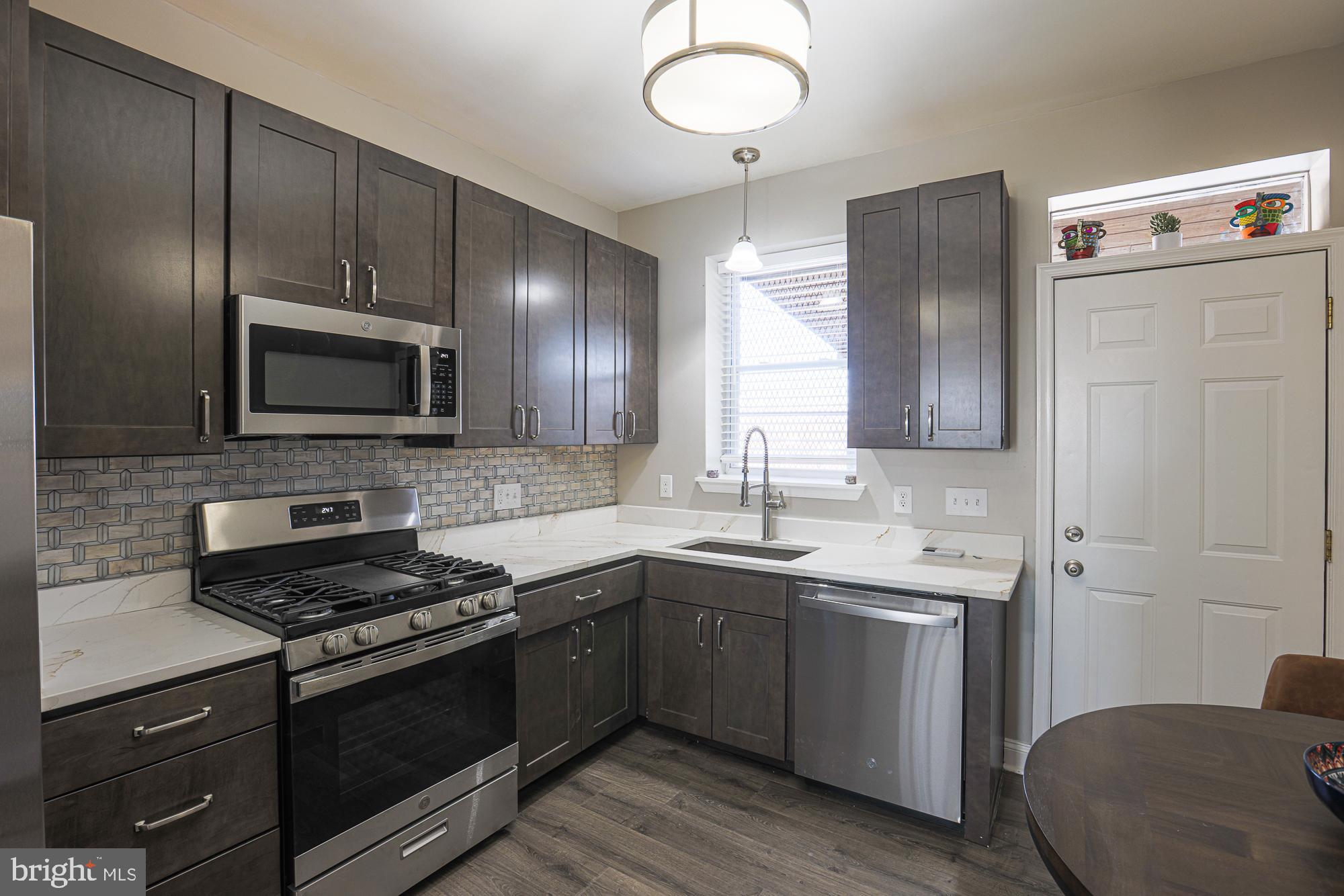 SANDTOWN-WINCHESTER - Residential