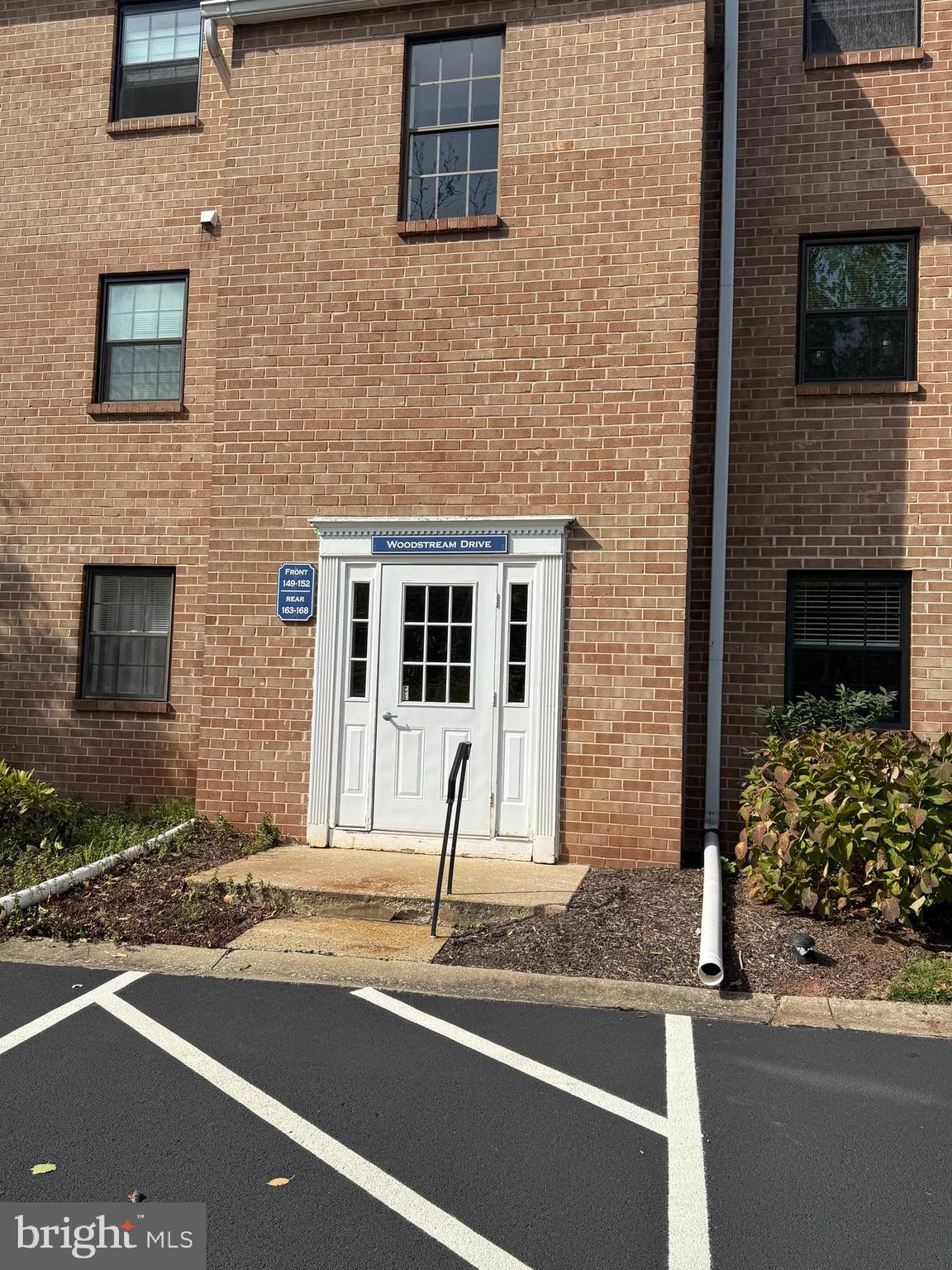 167 WOODSTREAM CONDO 167