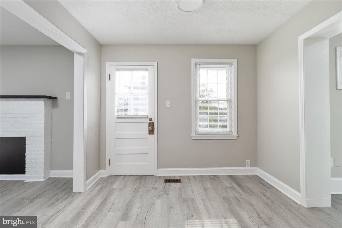 NORTH RIVER TOWN - Residential Lease