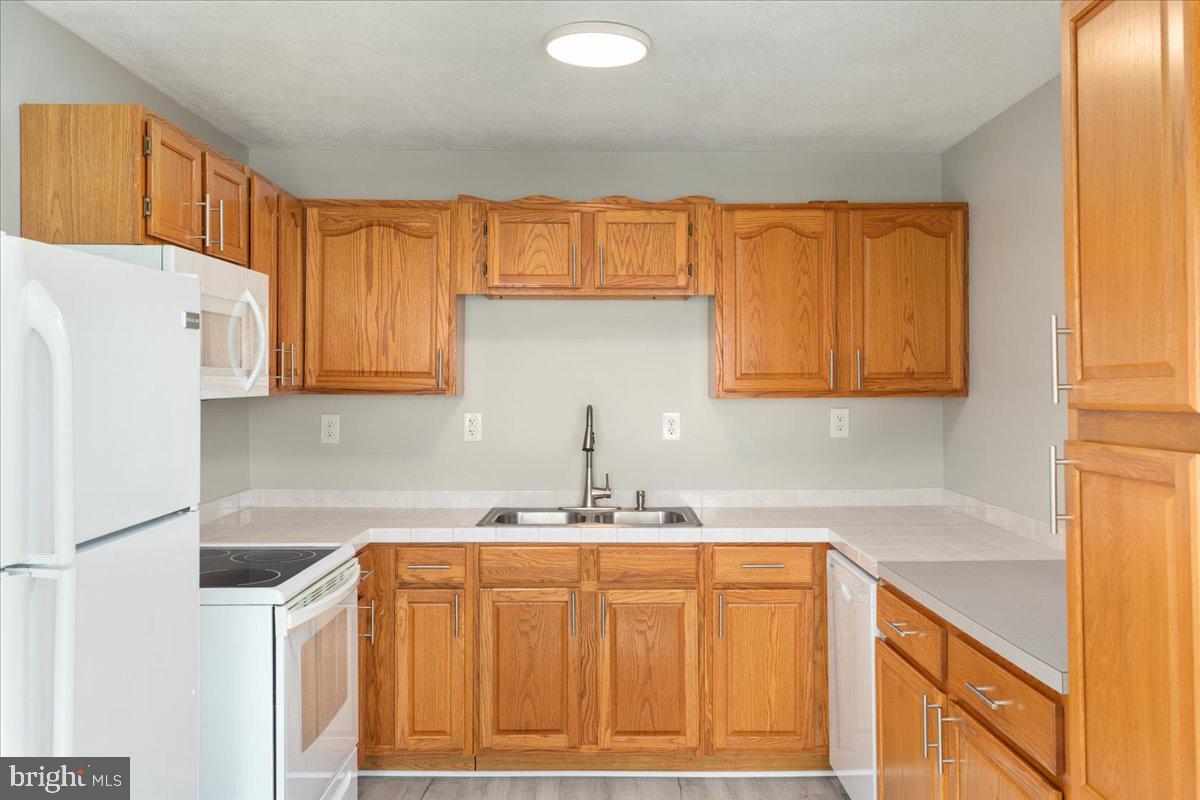 NORTH RIVER TOWN - Residential Lease