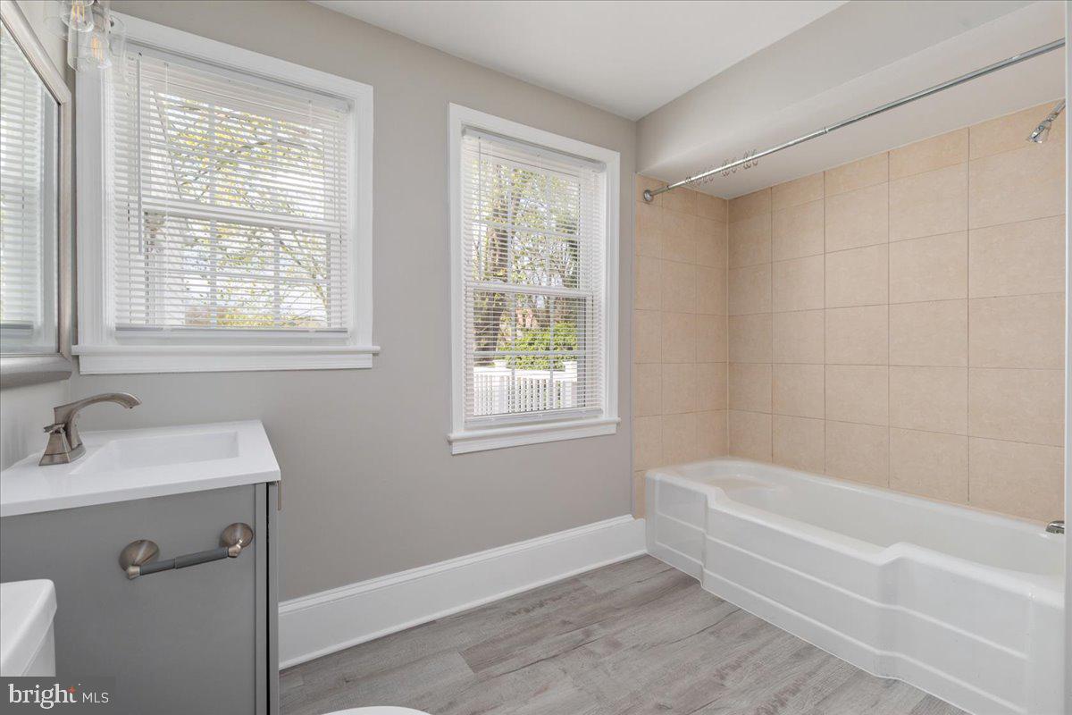 NORTH RIVER TOWN - Residential Lease