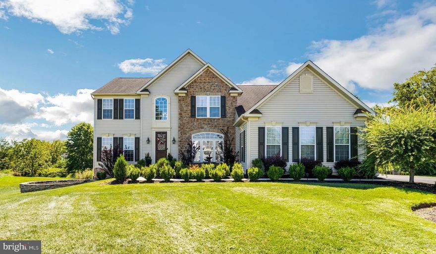 Welcome to 2002 Longview Court;  nestled in a beautiful cul-de-sac. This 4 Bedroom, 2 Kitchen open floor layout home is a must see! 

Come join us Sunday, September 17 from 12-2pm  for our Open House or Schedule your Showing!

Conveniently located near major highways, public/private schools, shopping centers, gas stations and restaurants.

Seller is licensed PA realtor.