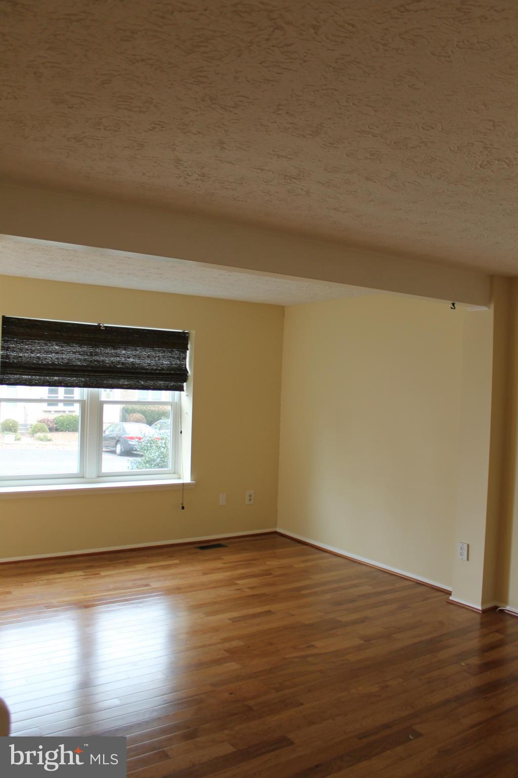 MONTIVIDEO SQUARE - Residential Lease