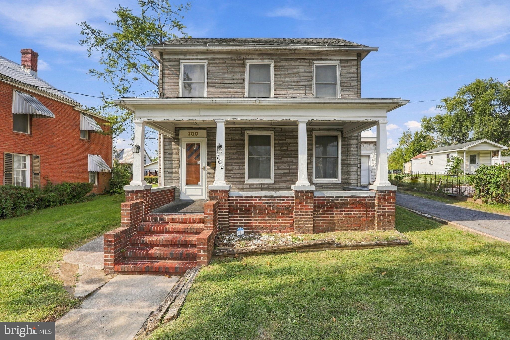 700 N QUEEN STREET
