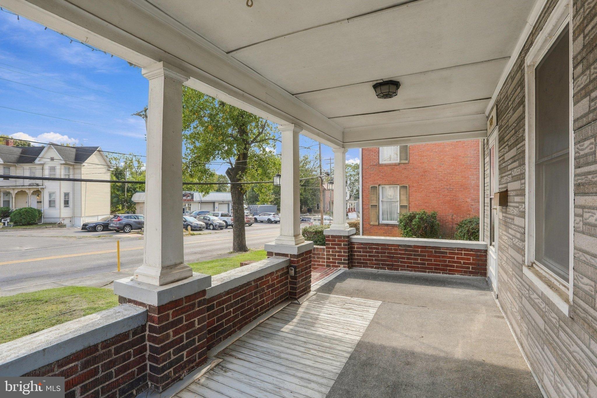 700 N QUEEN STREET