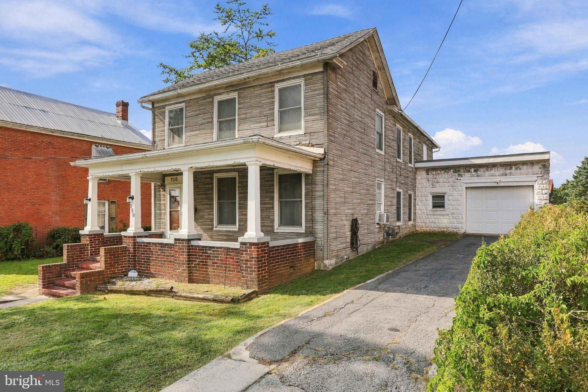 700 N QUEEN STREET