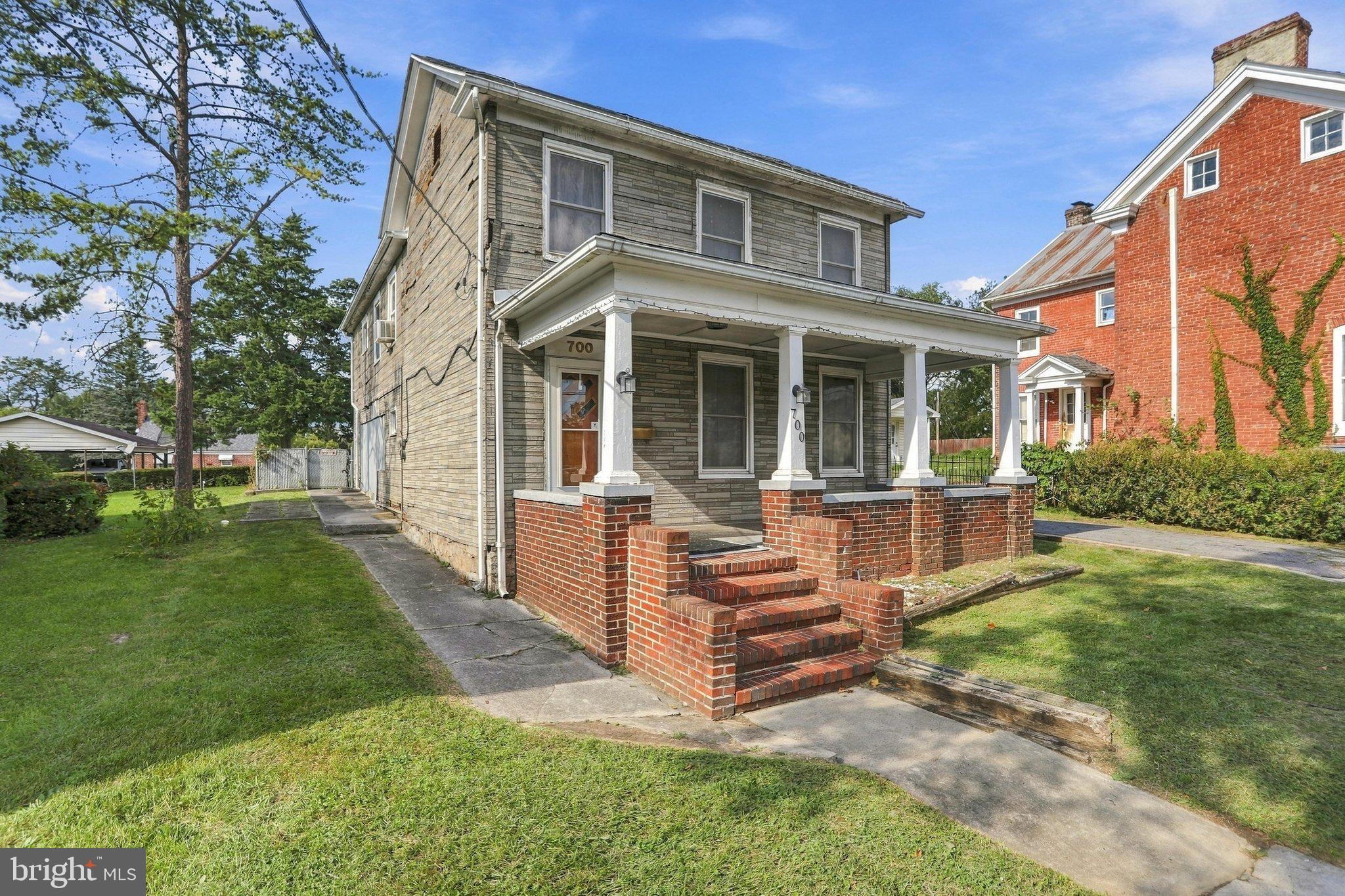 700 N QUEEN STREET
