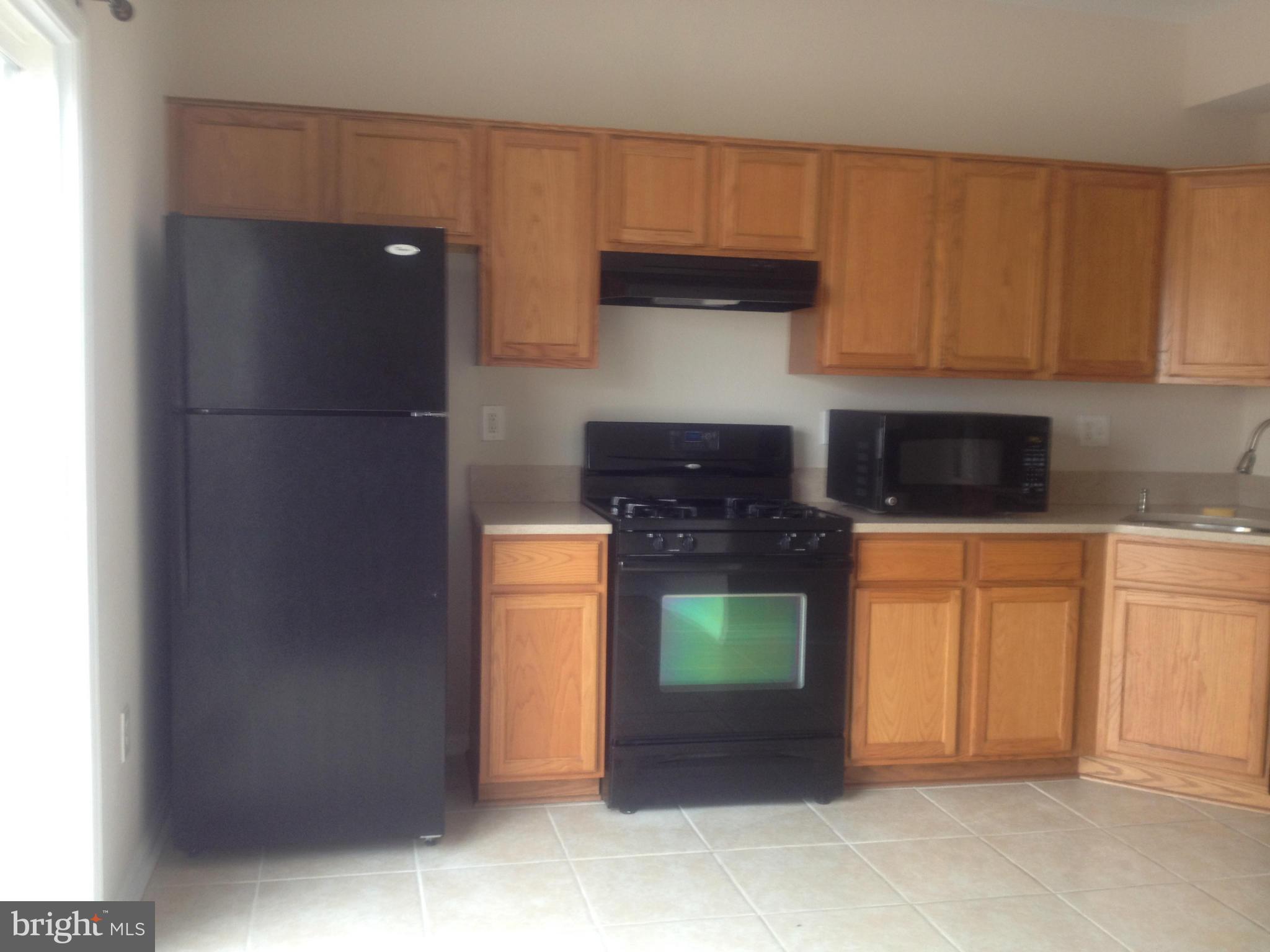 SHERBROOKE II TH CONDO - Residential Lease