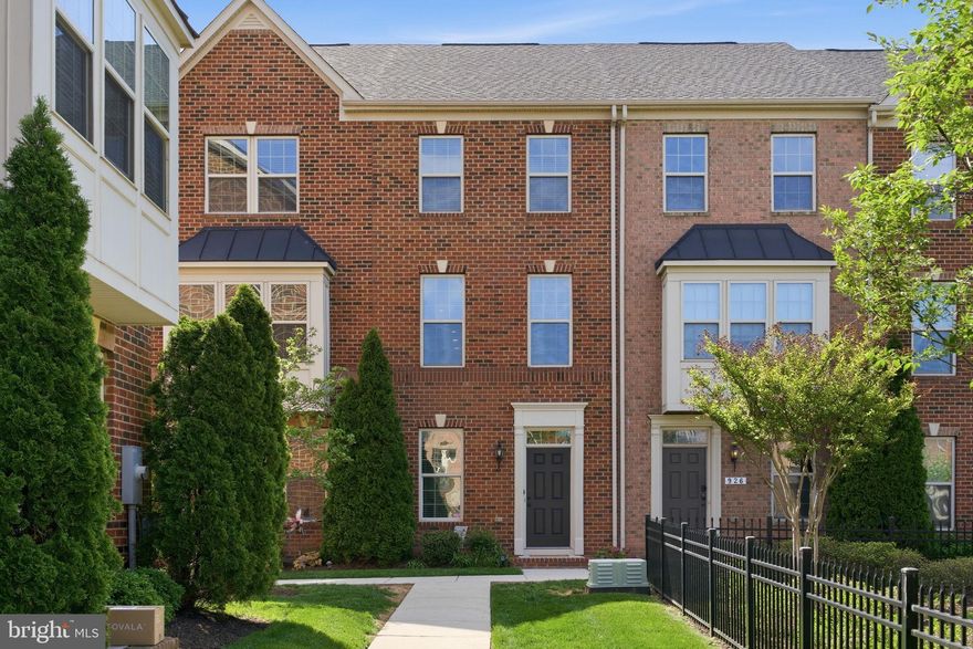 GORGEOUS TOWNHOME LOCATED IN SOUGHT-AFTER O'DONNELL SQUARE WITH GARAGE PARKING NOW AVAILABLE. 3 BEDROOMS WITH 2 FULL BATHROOMS. STUNNING NON-OBSTRUCTED VIEWS OF CITY SKYLINE AND COMMUNITY GREEN SPACE. GLISTENING UPGRADED HARDWOODS CASCADE THROUGHOUT. ENJOY CUSTOM CABINETRY, IMPORTED TILE, RECESSED LIGHTING, GRANITE COUNTERTOPS, UNDER CABINET LIGHTING, SS APPLIANCES IN DESIGNER CHEF'S KITCHEN WITH OVERSIZED ISLAND AND BREAKFAST BAR. CROWN MOLDING THROUGHOUT. LOADS OF NATURAL LIGHT. 9 FT CEILINGS THROUGHOUT. WALK-IN SHOWERS. WALK-IN CLOSETS. CUSTOM HUNTER DOUGLAS BLINDS. BRAND NEW HVAC. FRESHLY PAINTED. CLOSE PROXIMITY TO RETAIL SHOPPING, LOCAL DINING, CANTON SQUARE, CANTON CROSSING, JOHNS HOPKINS, INNER HARBOR, ORIOLES/RAVENS STADIUMS, AND ALL MAJOR HIGHWAYS. SCHEDULE A PRIVATE TOUR TODAY!