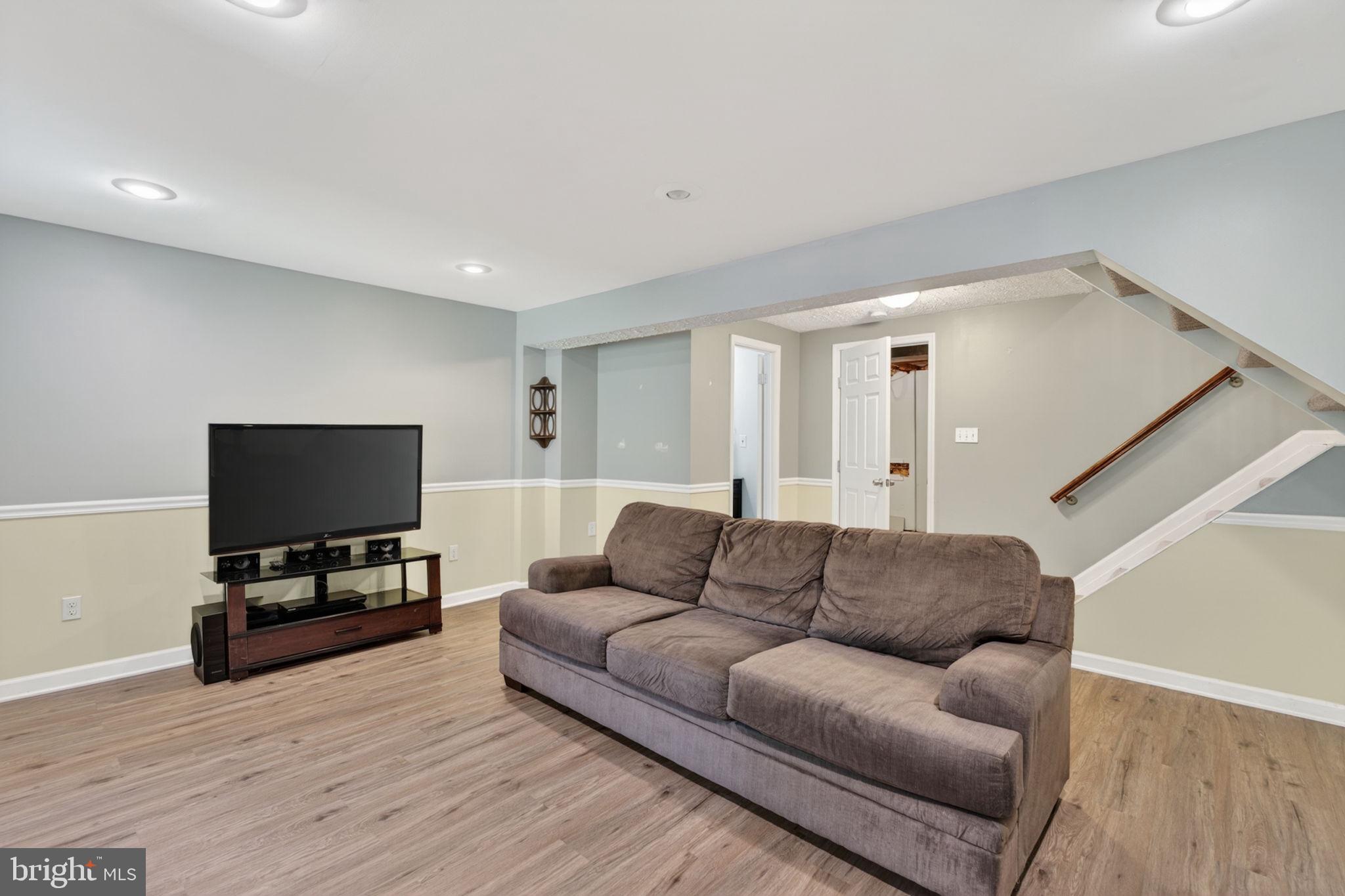 VILLAGE OF THOMAS RUN - Residential