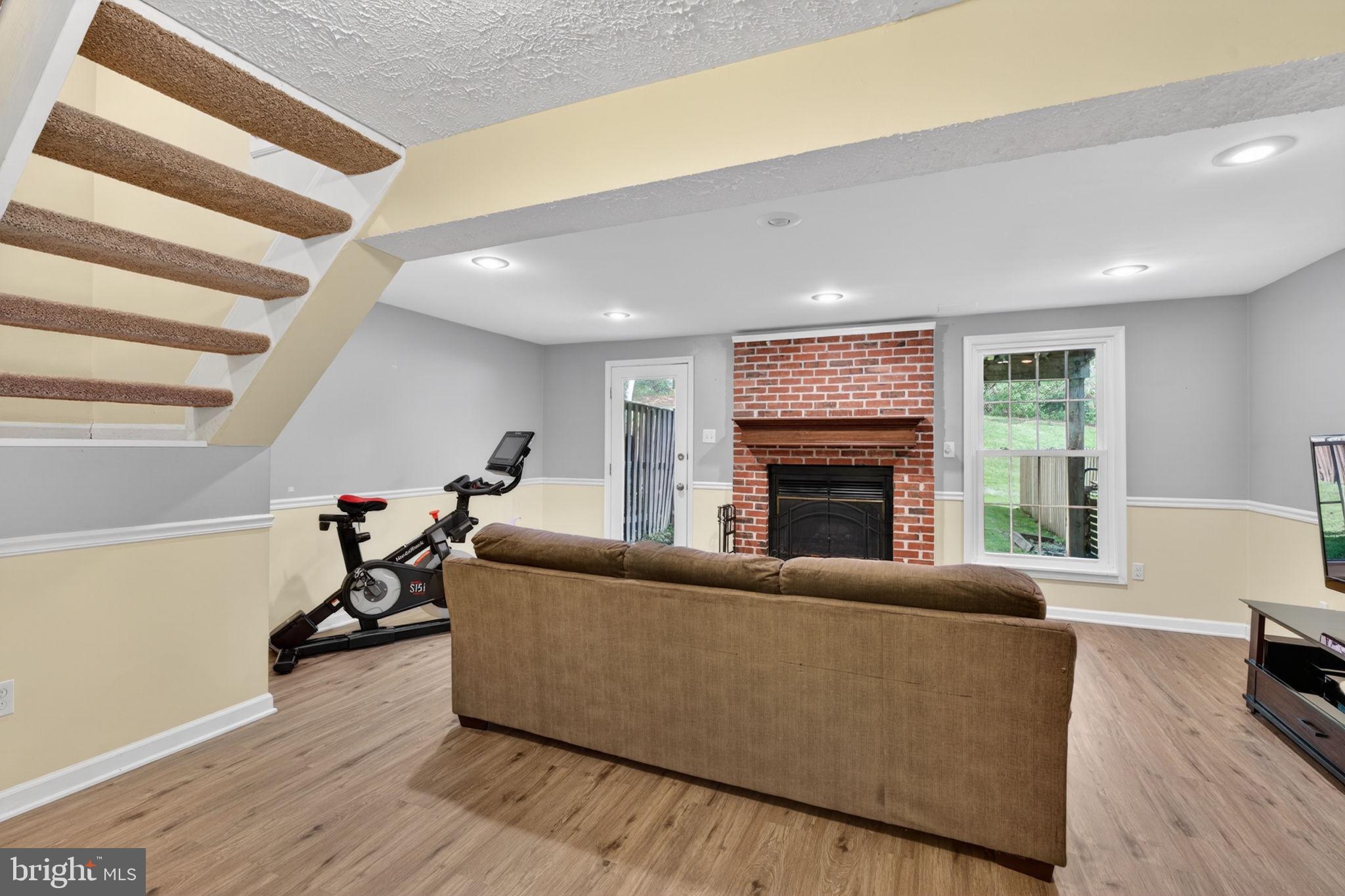 VILLAGE OF THOMAS RUN - Residential