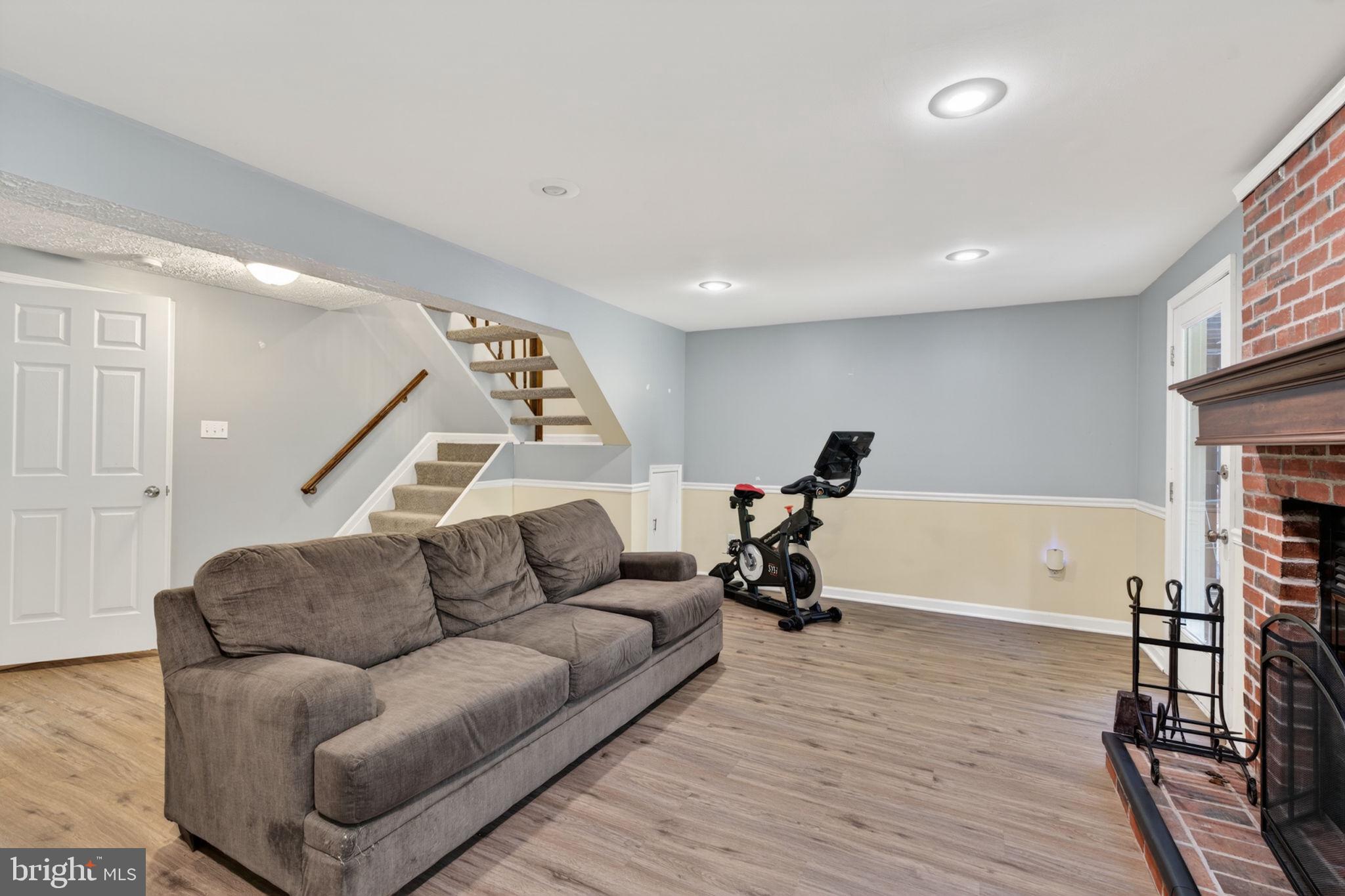 VILLAGE OF THOMAS RUN - Residential