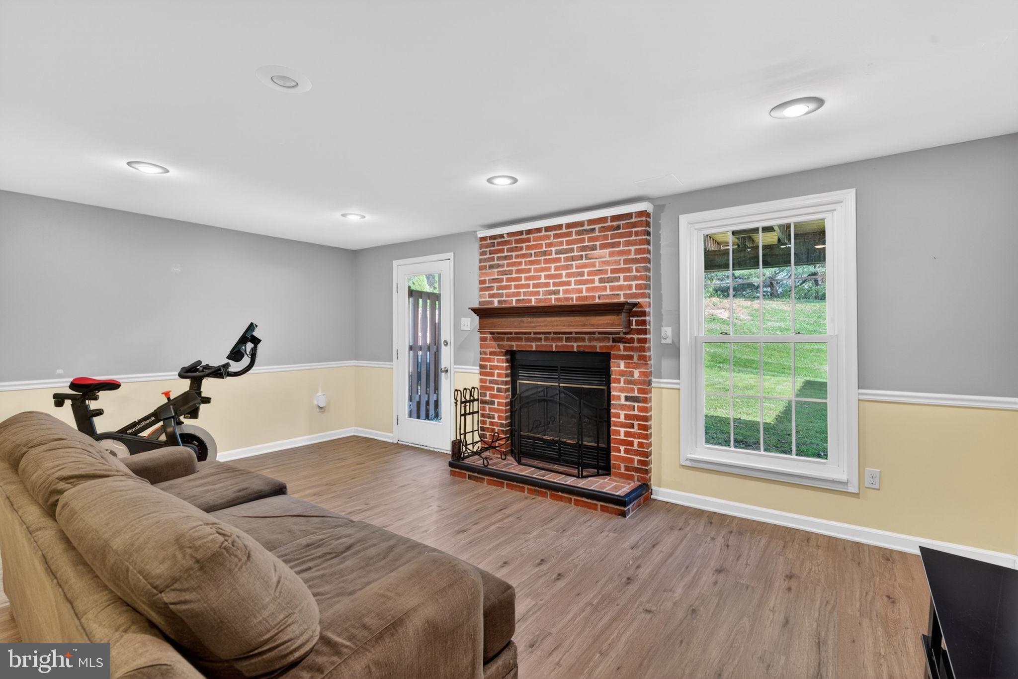 VILLAGE OF THOMAS RUN - Residential