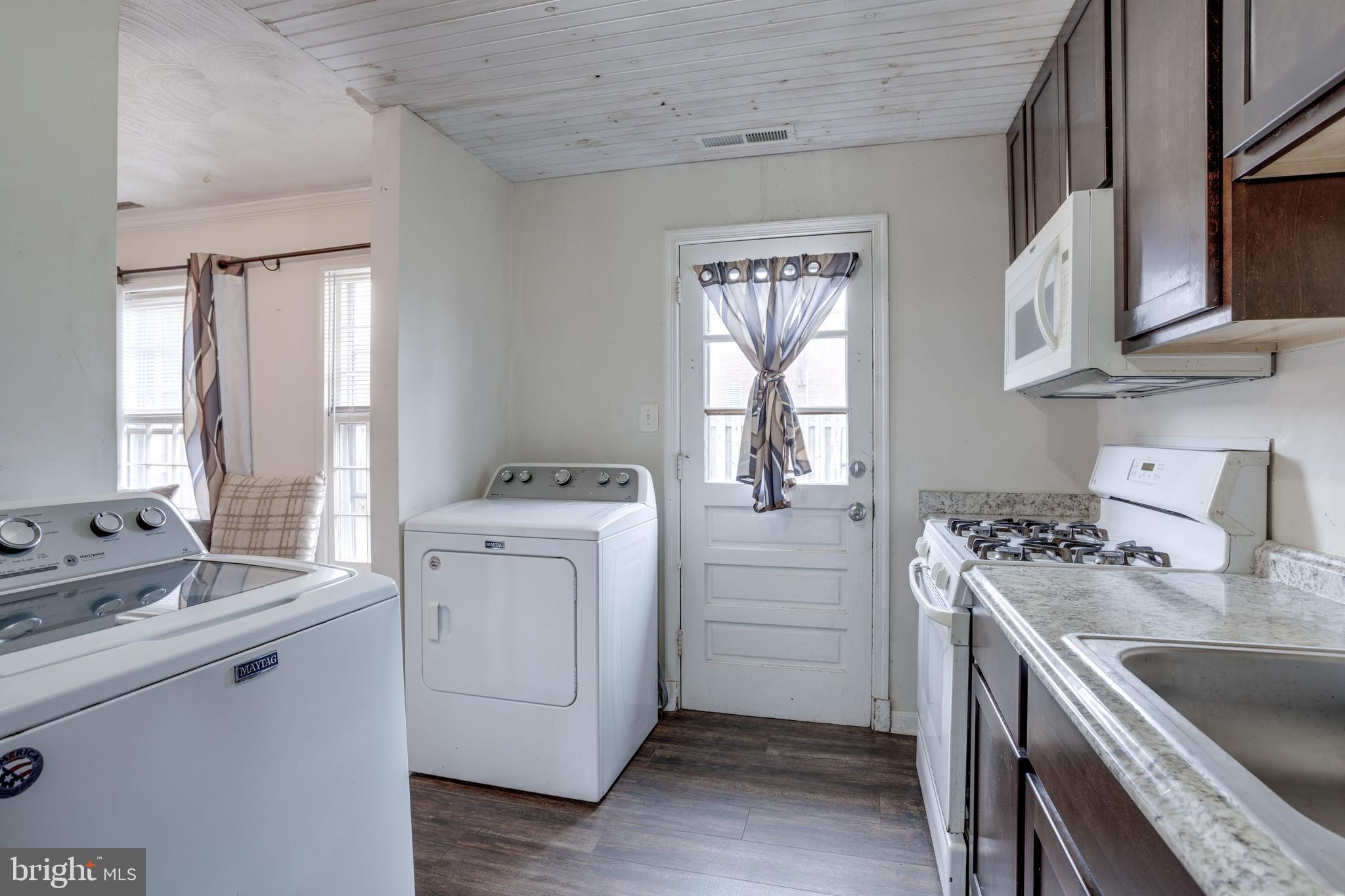 COLONIAL HOMES - Residential