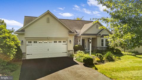 44 WINTERBERRY LANE WOMELSDORF PA 19567