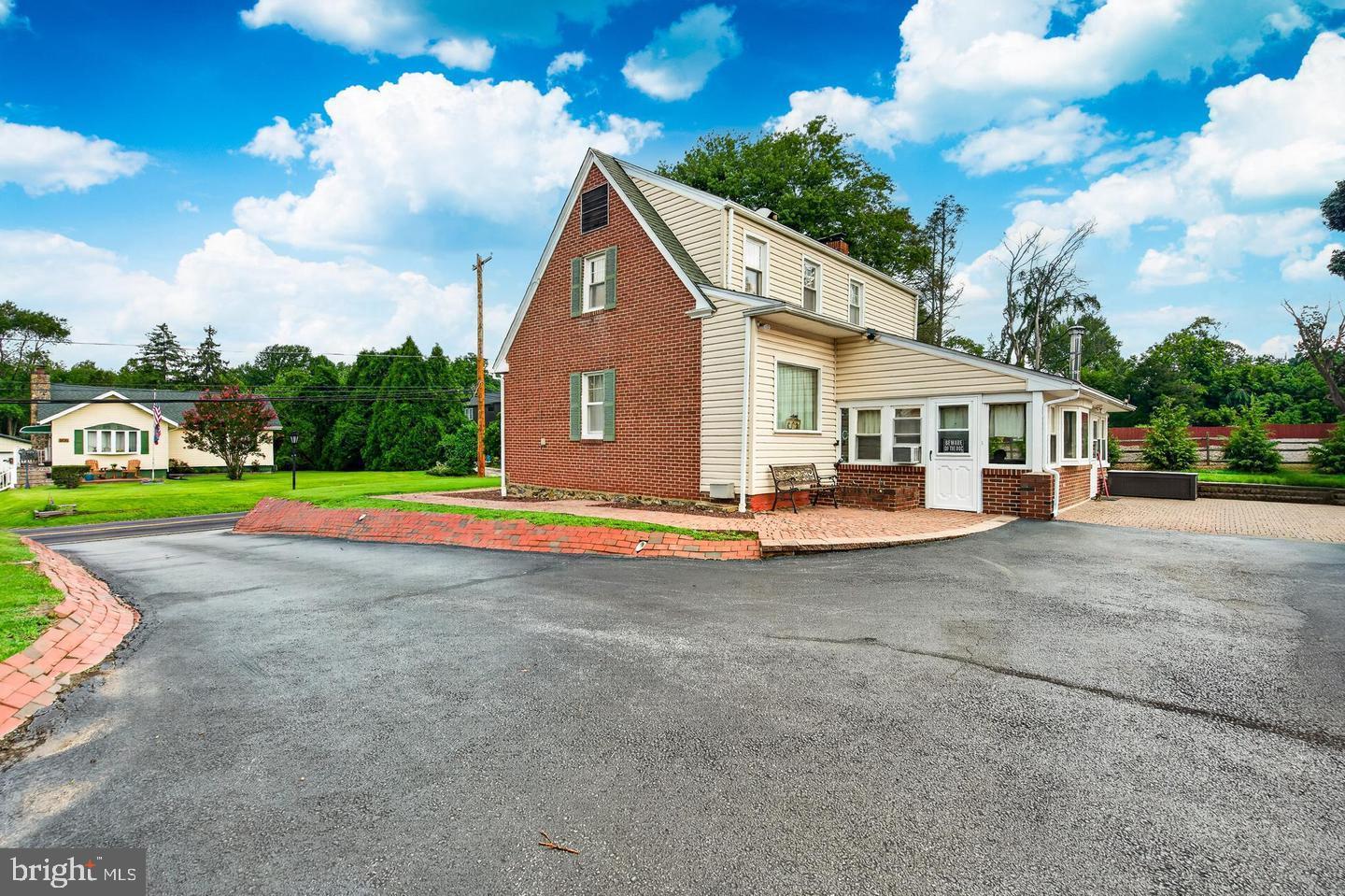 1819 LARKIN ROAD