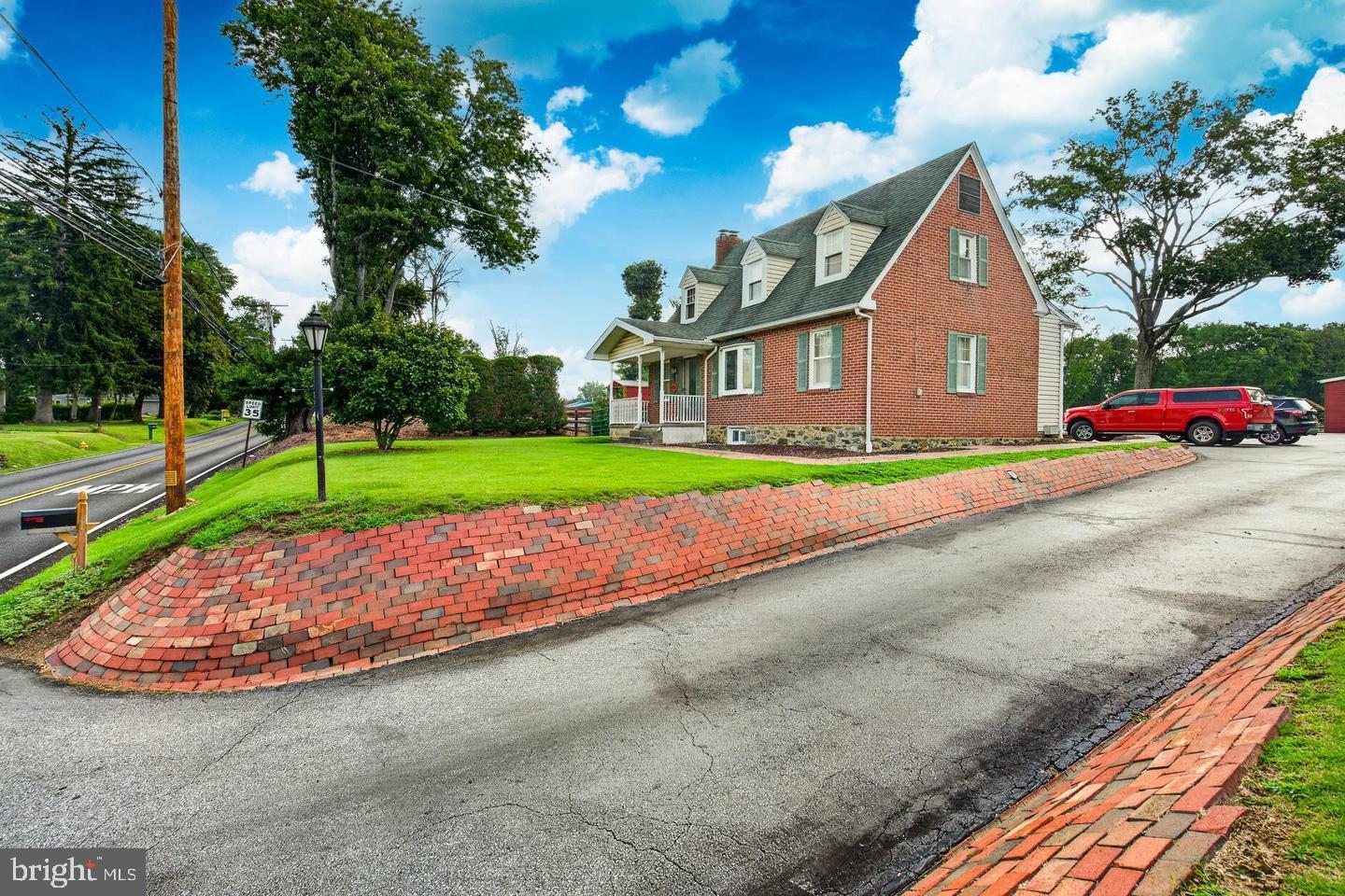 1819 LARKIN ROAD