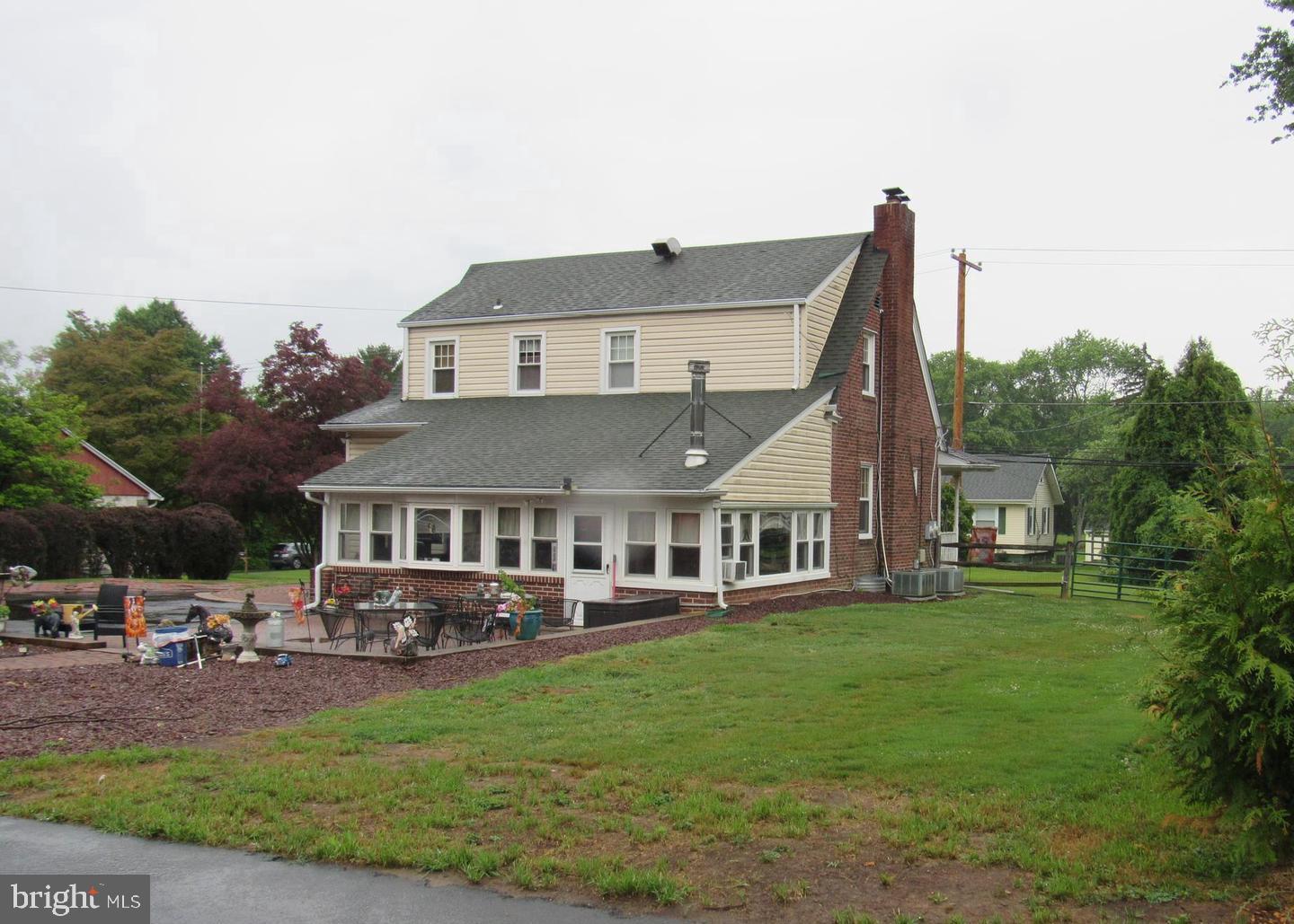 1819 LARKIN ROAD
