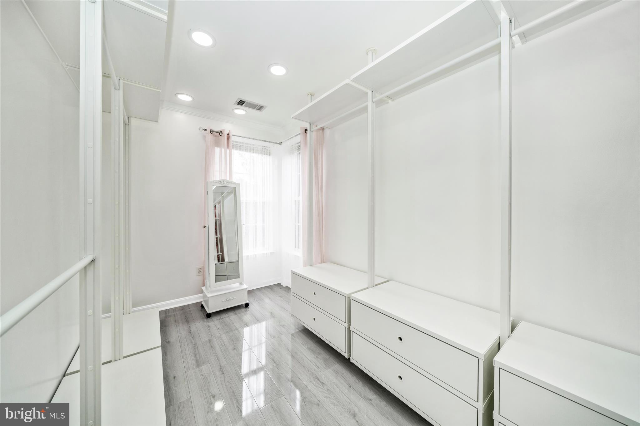 DAMASCUS OUTSIDE - Residential