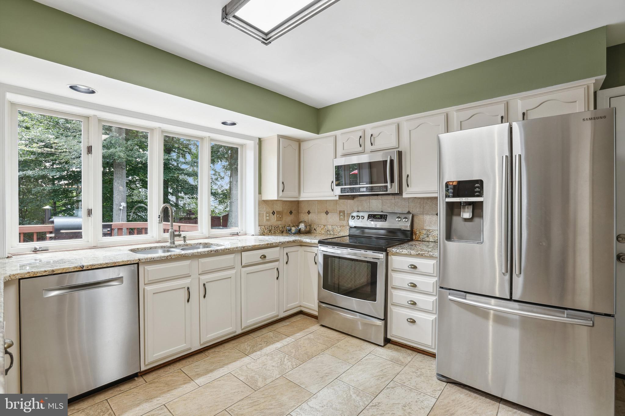 CRYSTAL LAKE - Residential