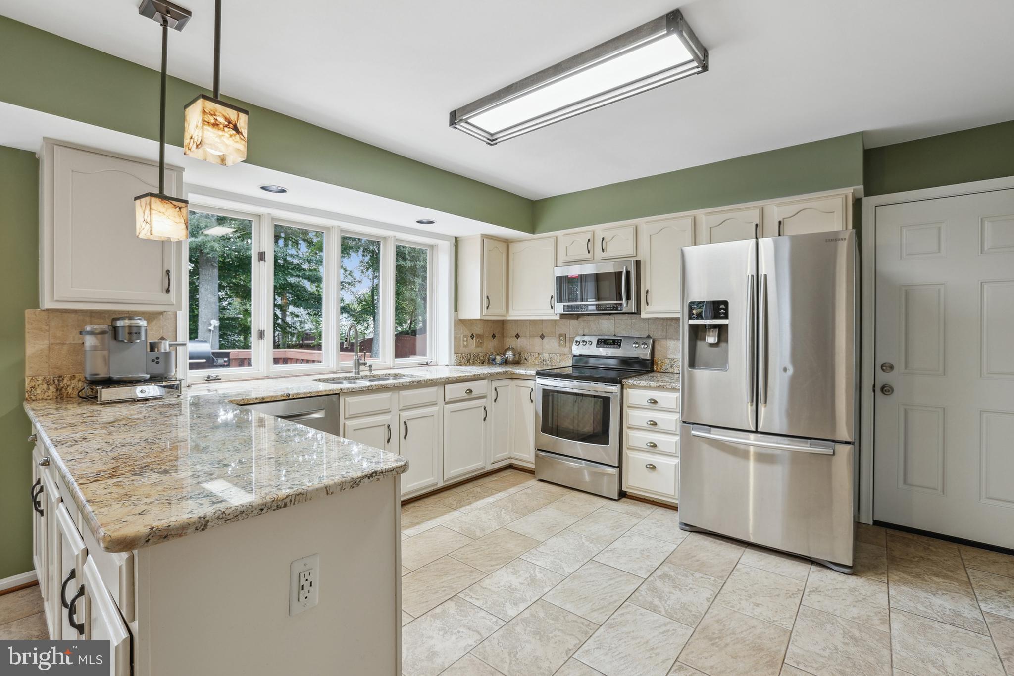 CRYSTAL LAKE - Residential