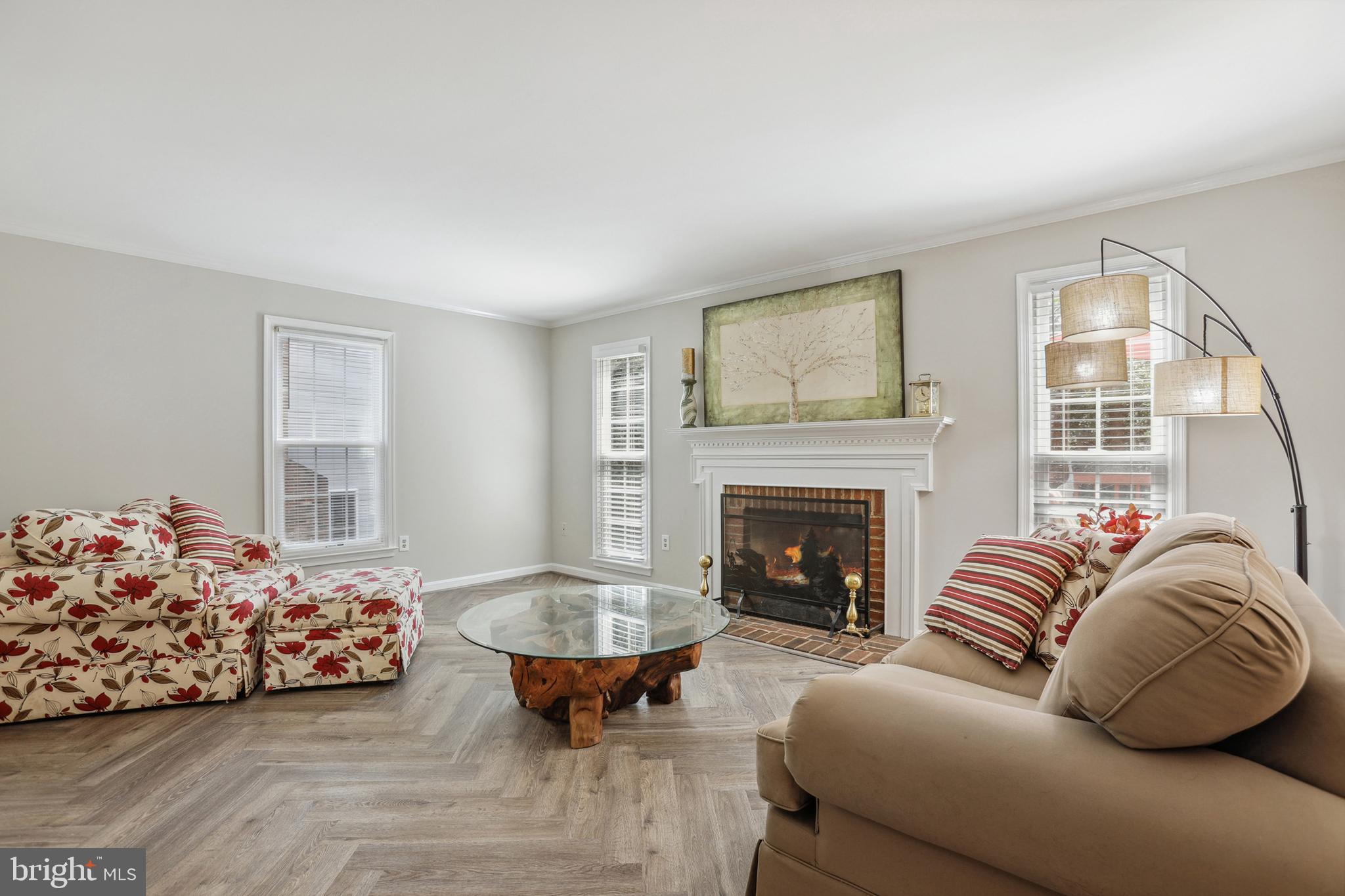 CRYSTAL LAKE - Residential