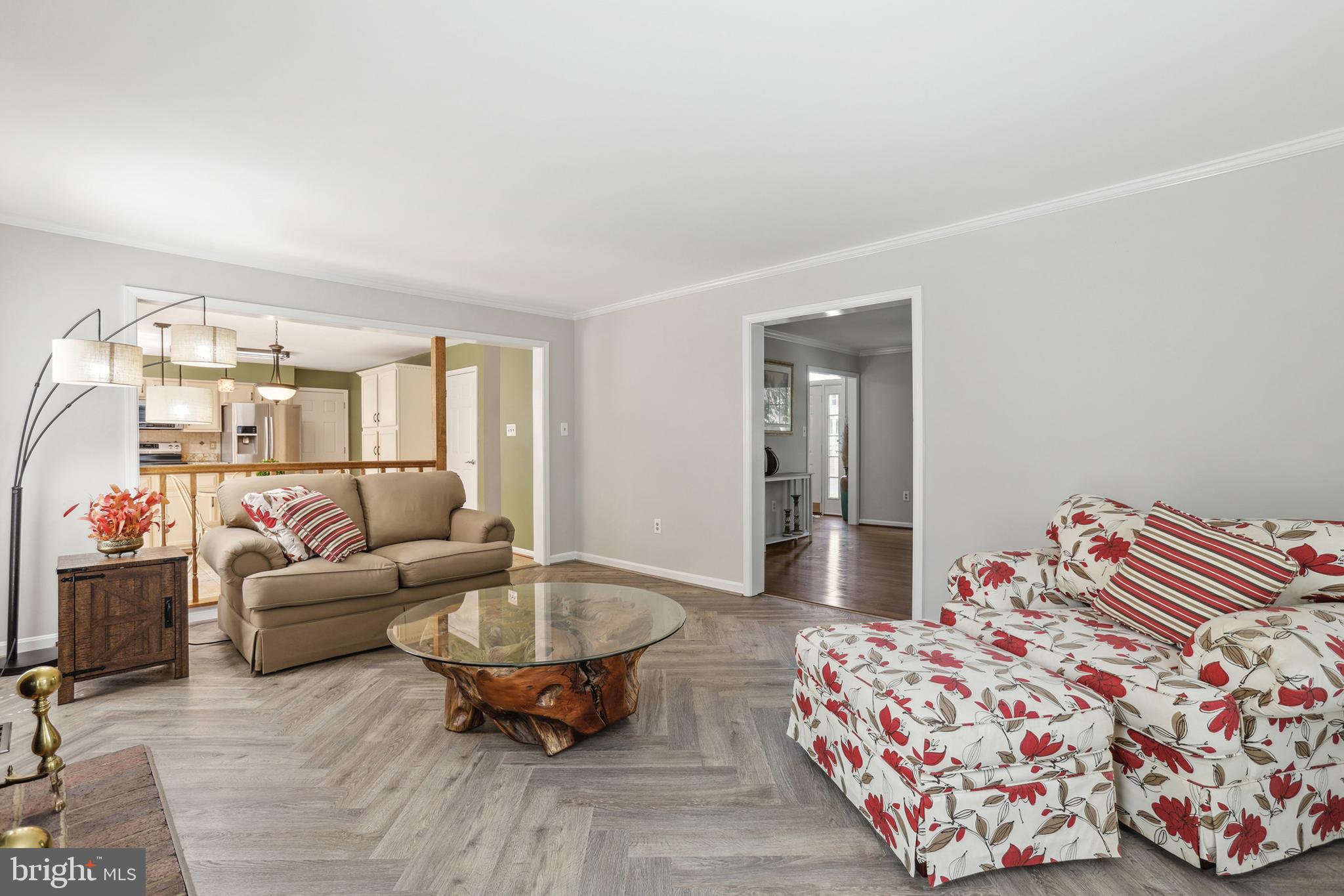 CRYSTAL LAKE - Residential