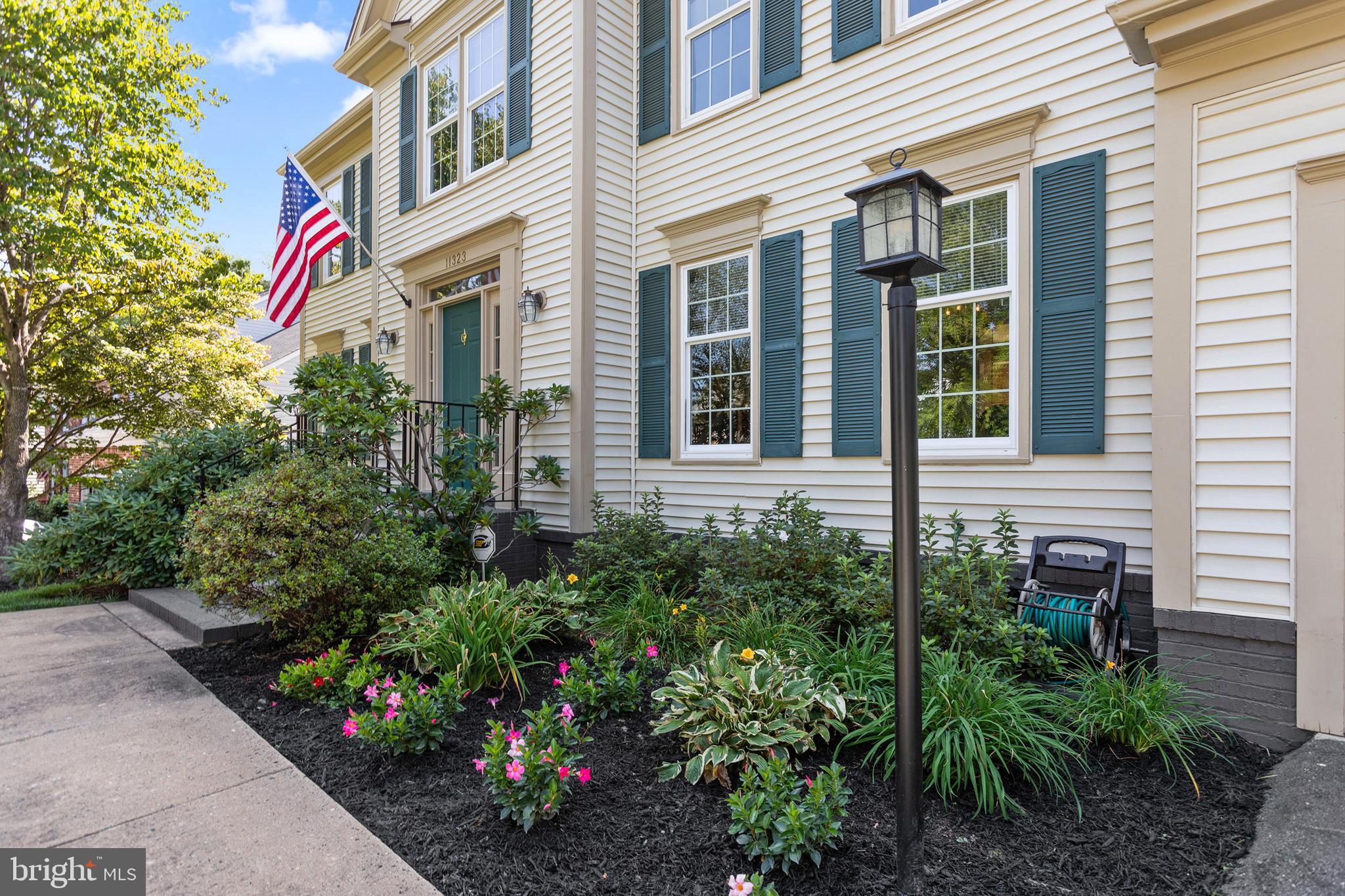 CRYSTAL LAKE - Residential