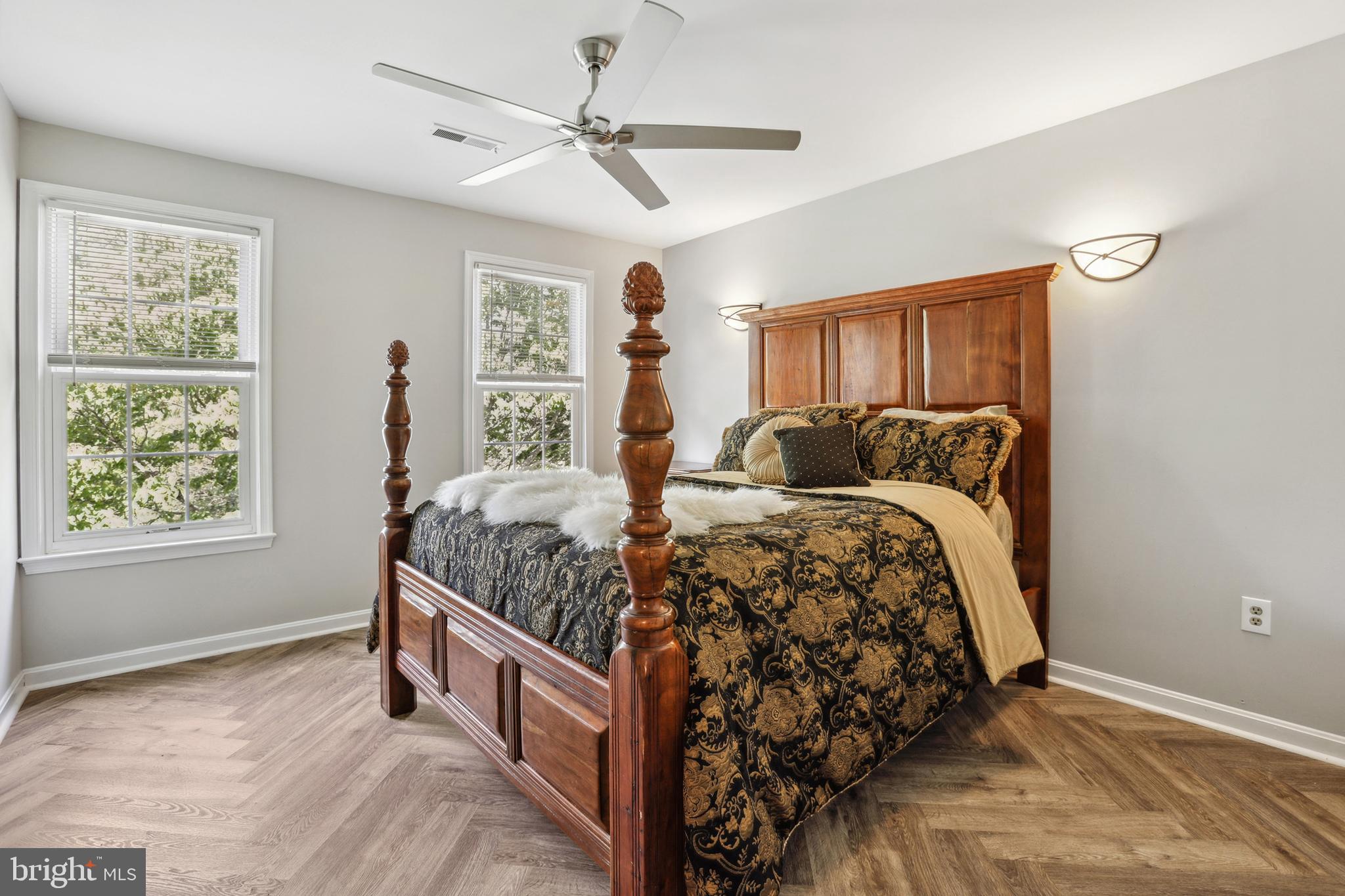 CRYSTAL LAKE - Residential