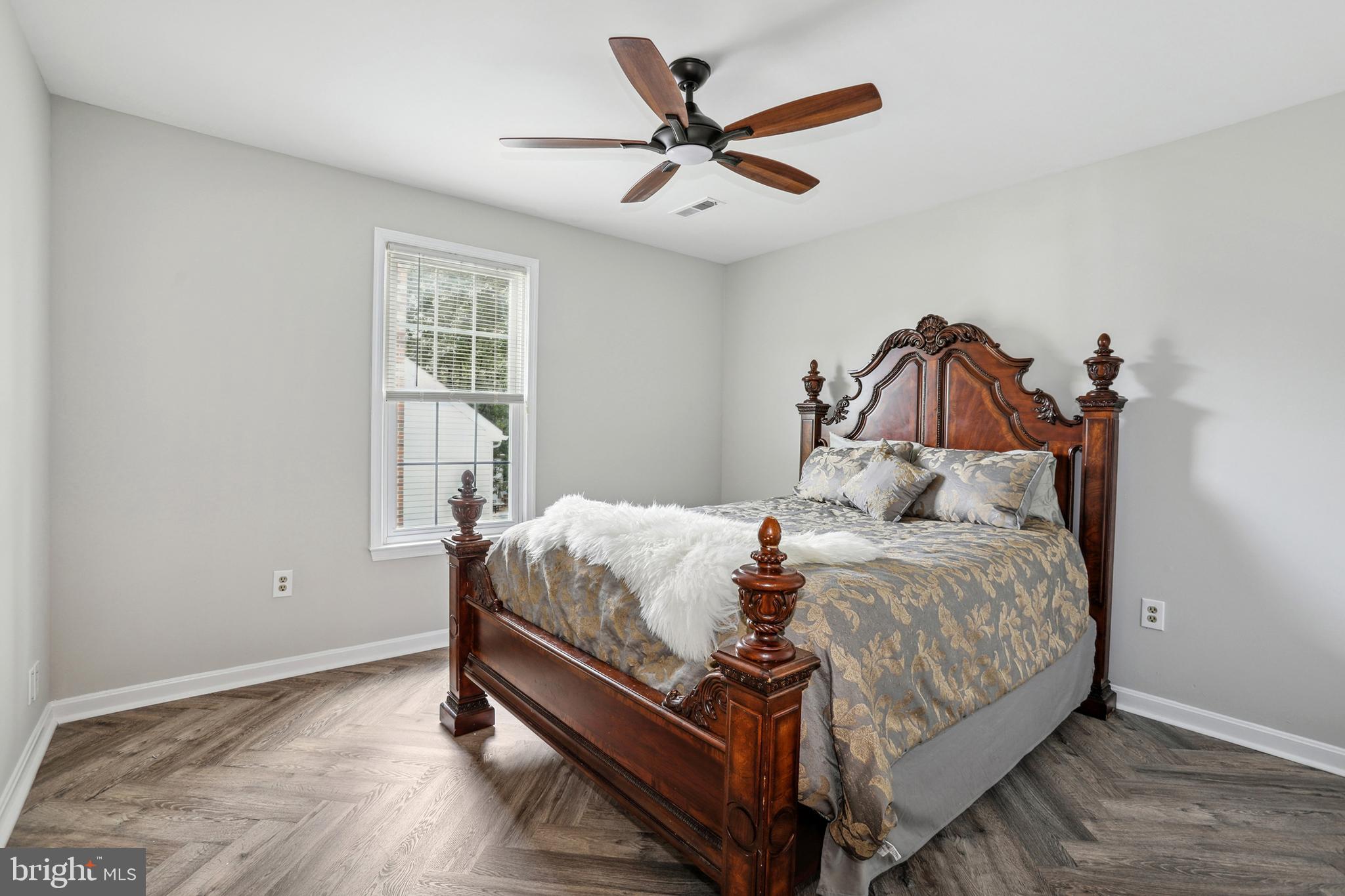 CRYSTAL LAKE - Residential