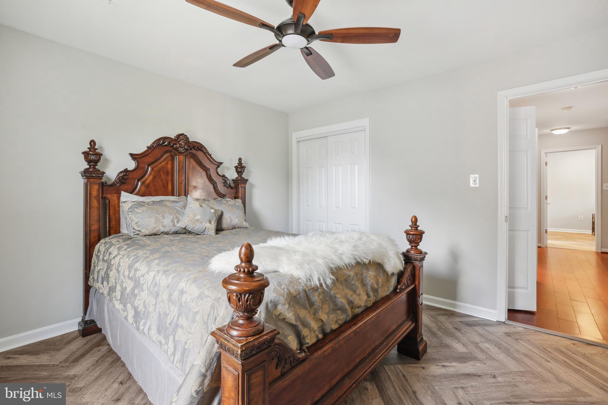 CRYSTAL LAKE - Residential