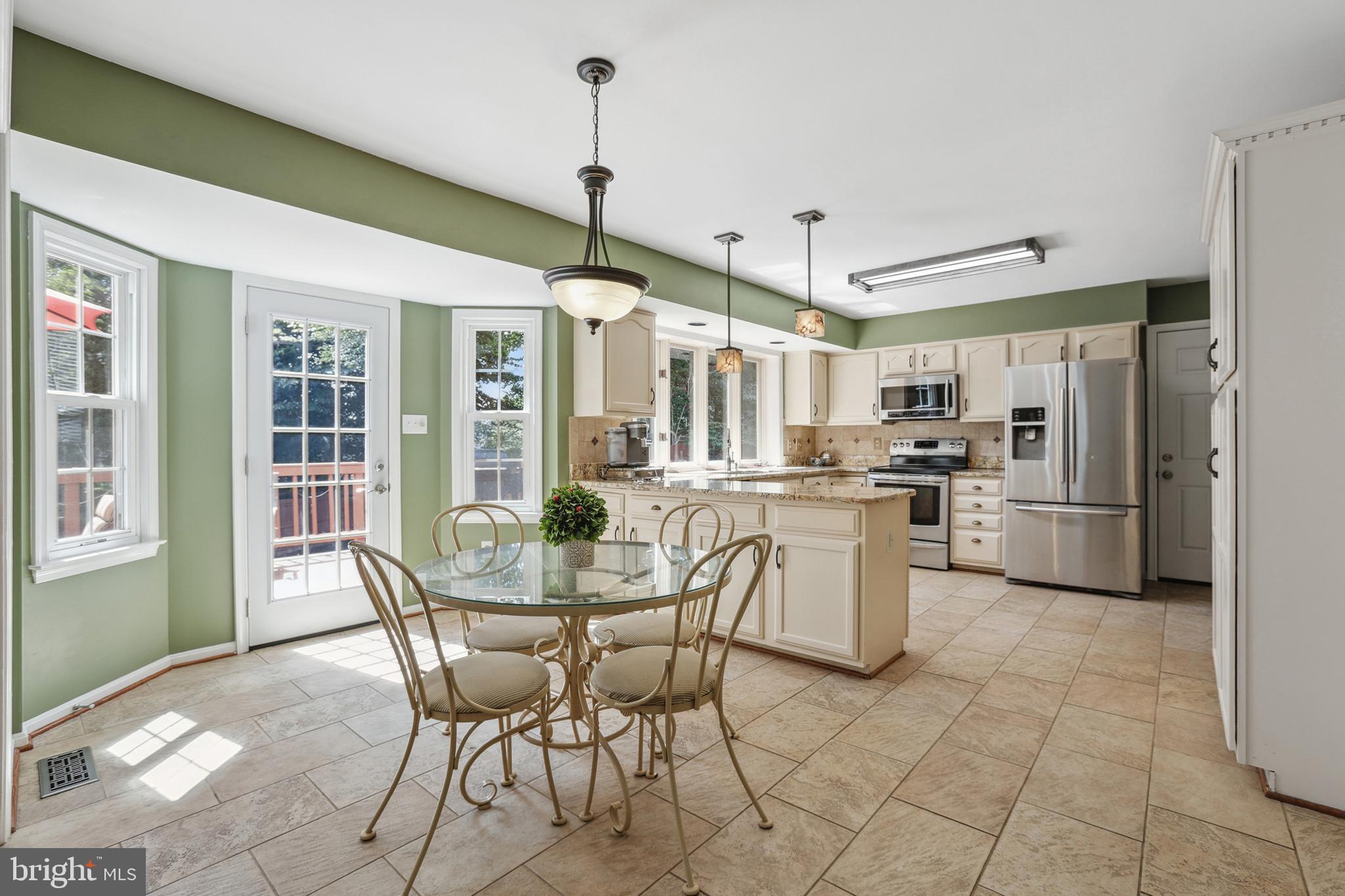 CRYSTAL LAKE - Residential