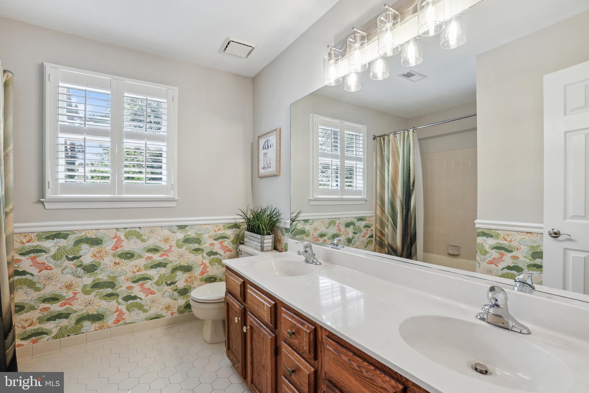 CRYSTAL LAKE - Residential