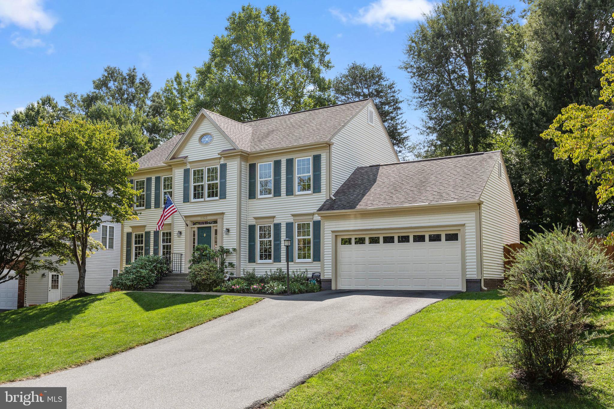 CRYSTAL LAKE - Residential