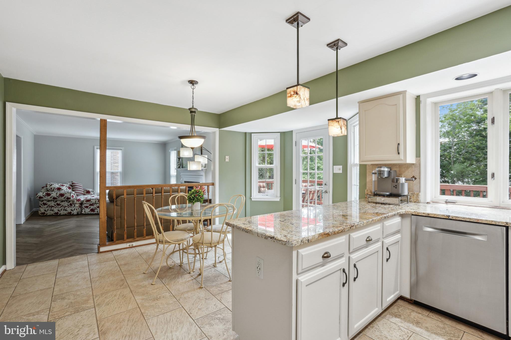 CRYSTAL LAKE - Residential