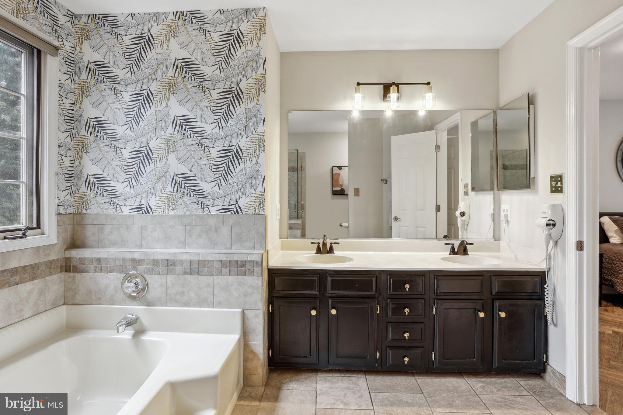 CRYSTAL LAKE - Residential