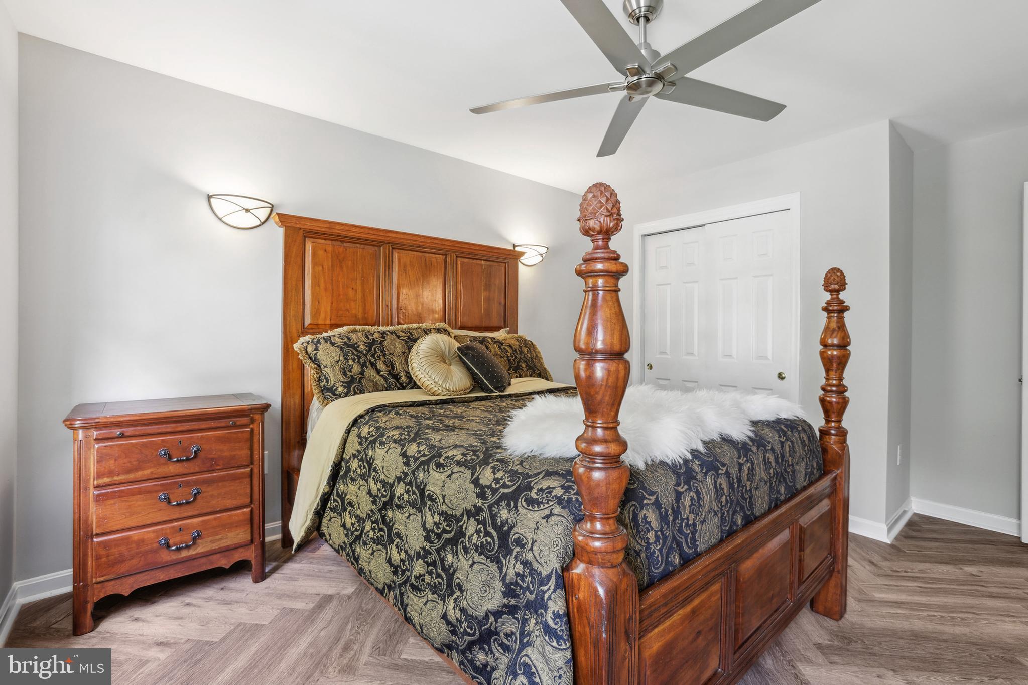 CRYSTAL LAKE - Residential