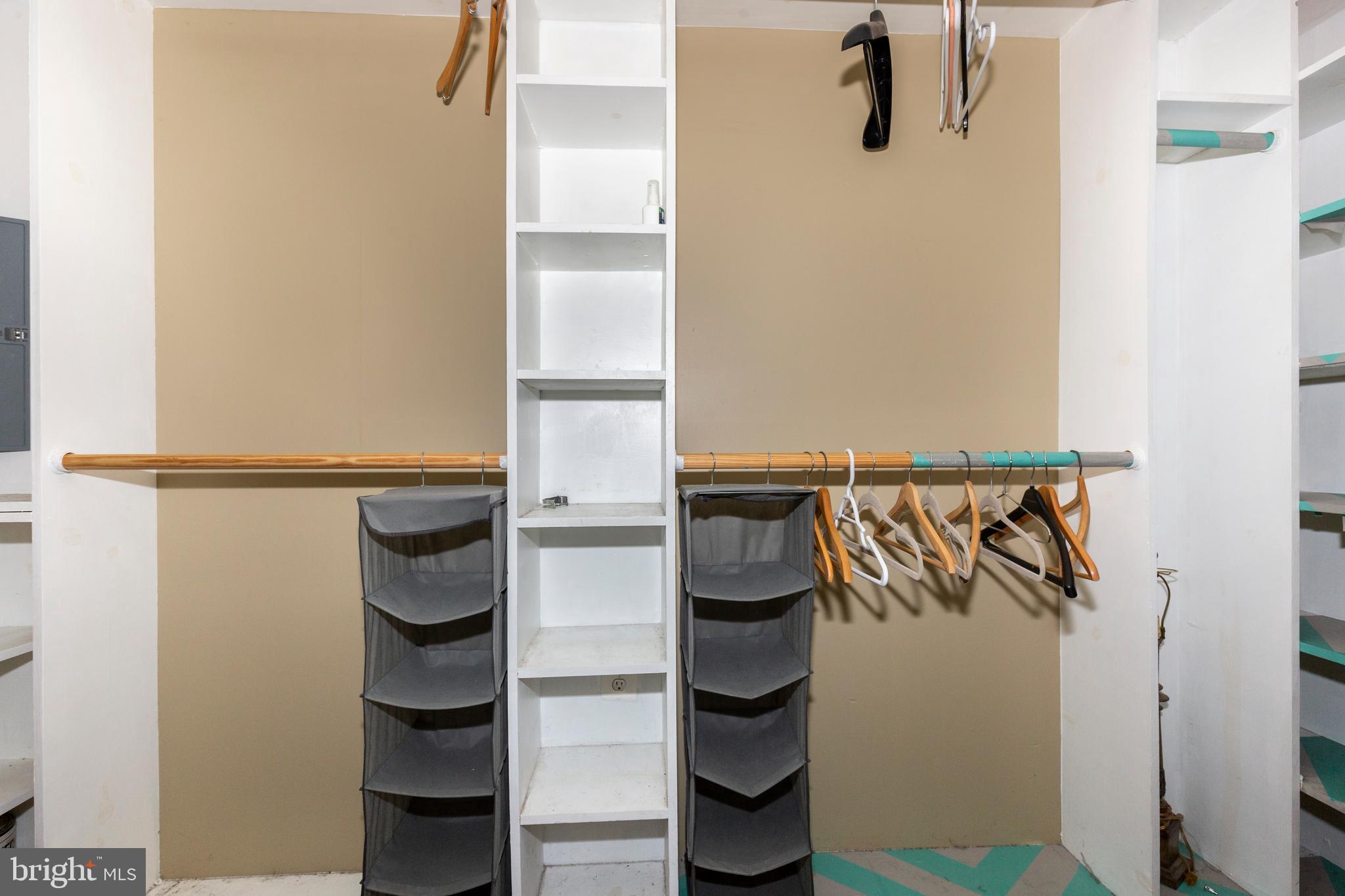 SUNNYBROOK FARMS - Residential