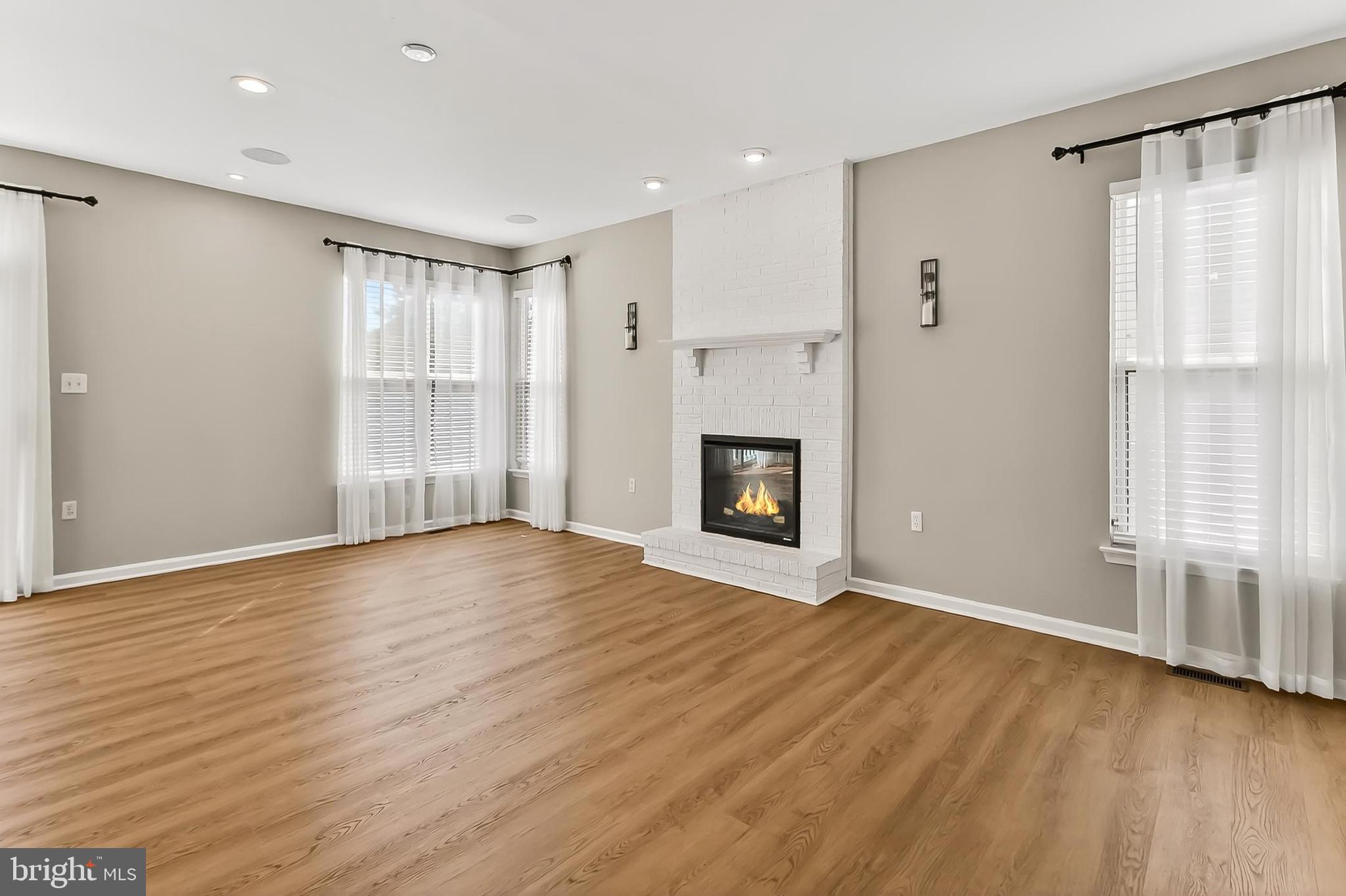 SYCAMORE LAKES - Residential Lease