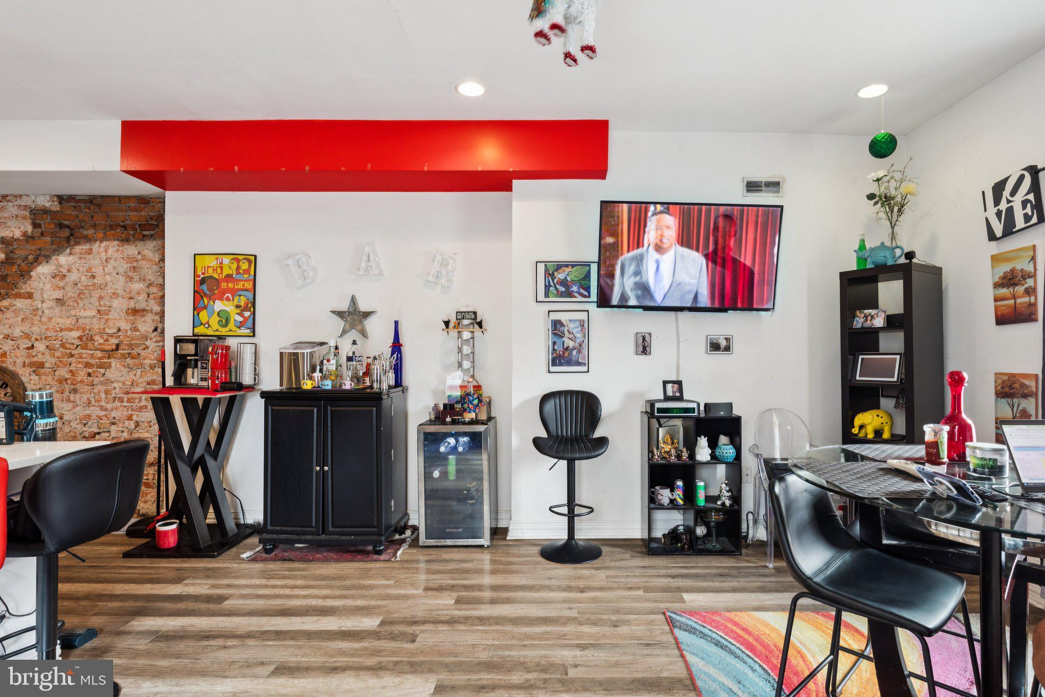 POINT BREEZE - Residential Income