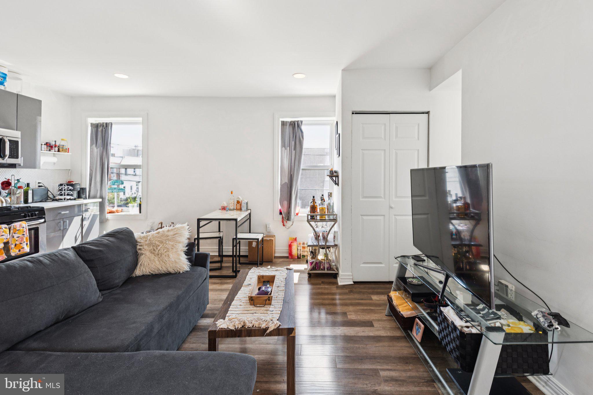 POINT BREEZE - Residential Income