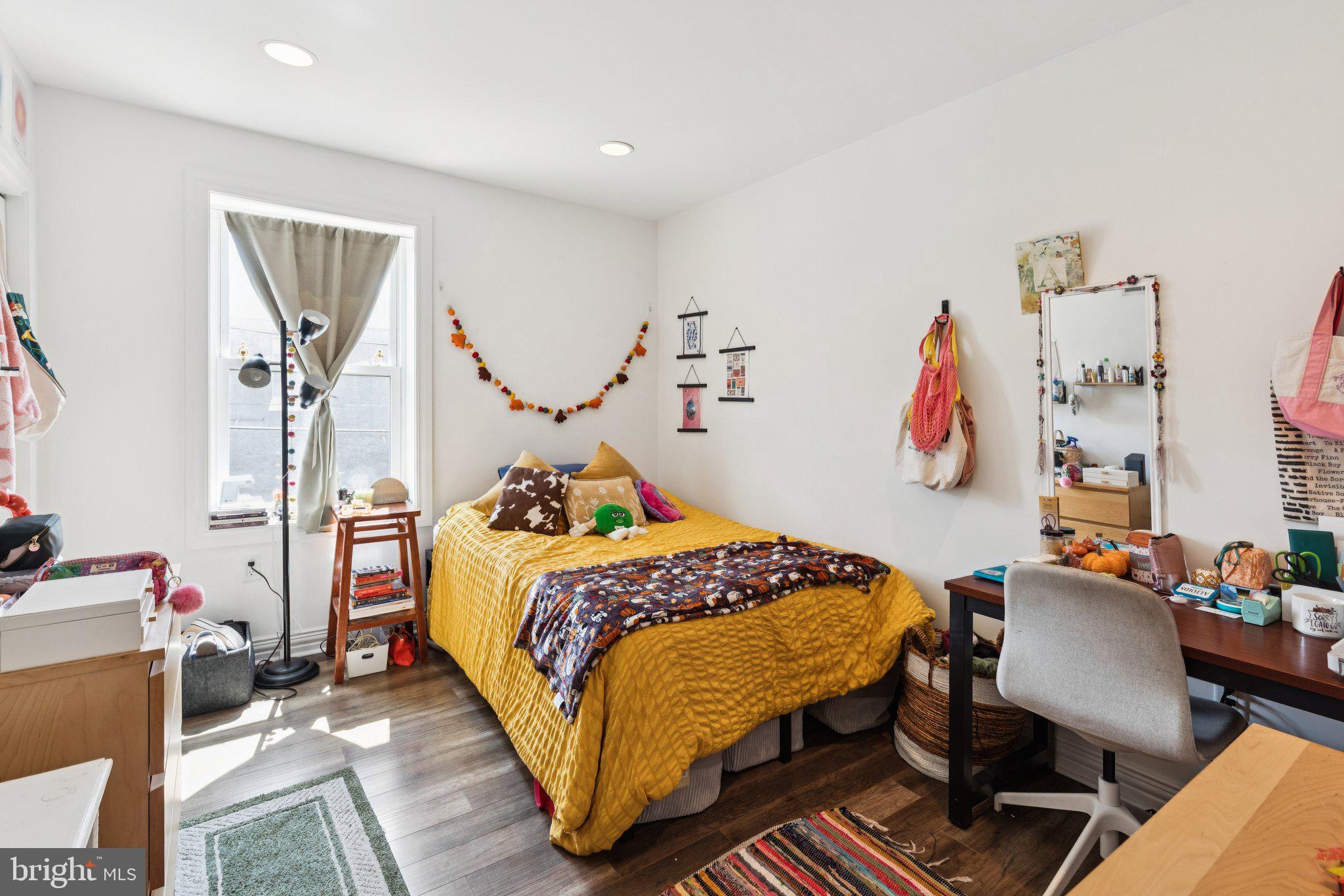 POINT BREEZE - Residential Income